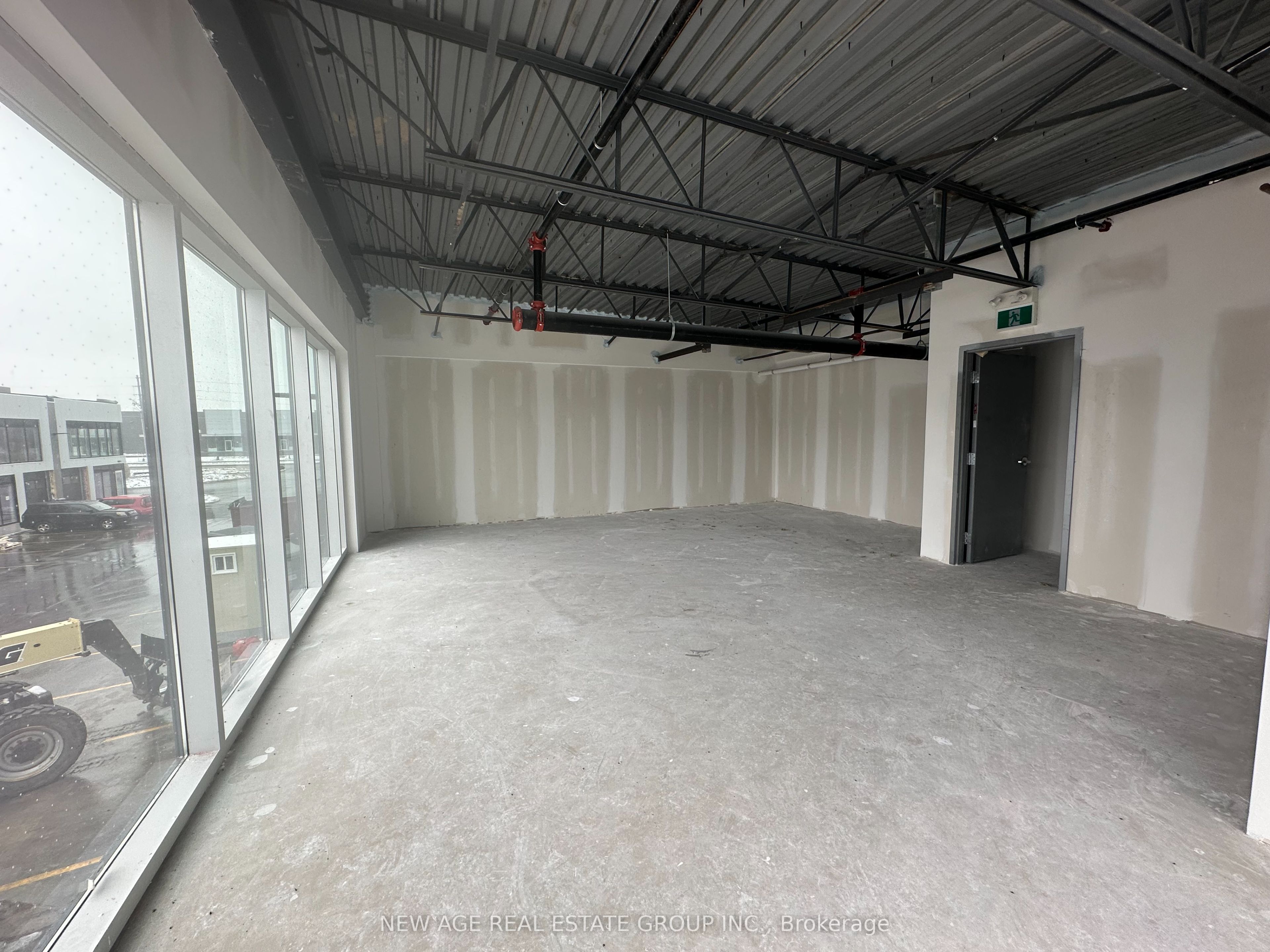 #7 - 595 Hanlon Creek Boulevard Property Photo 8