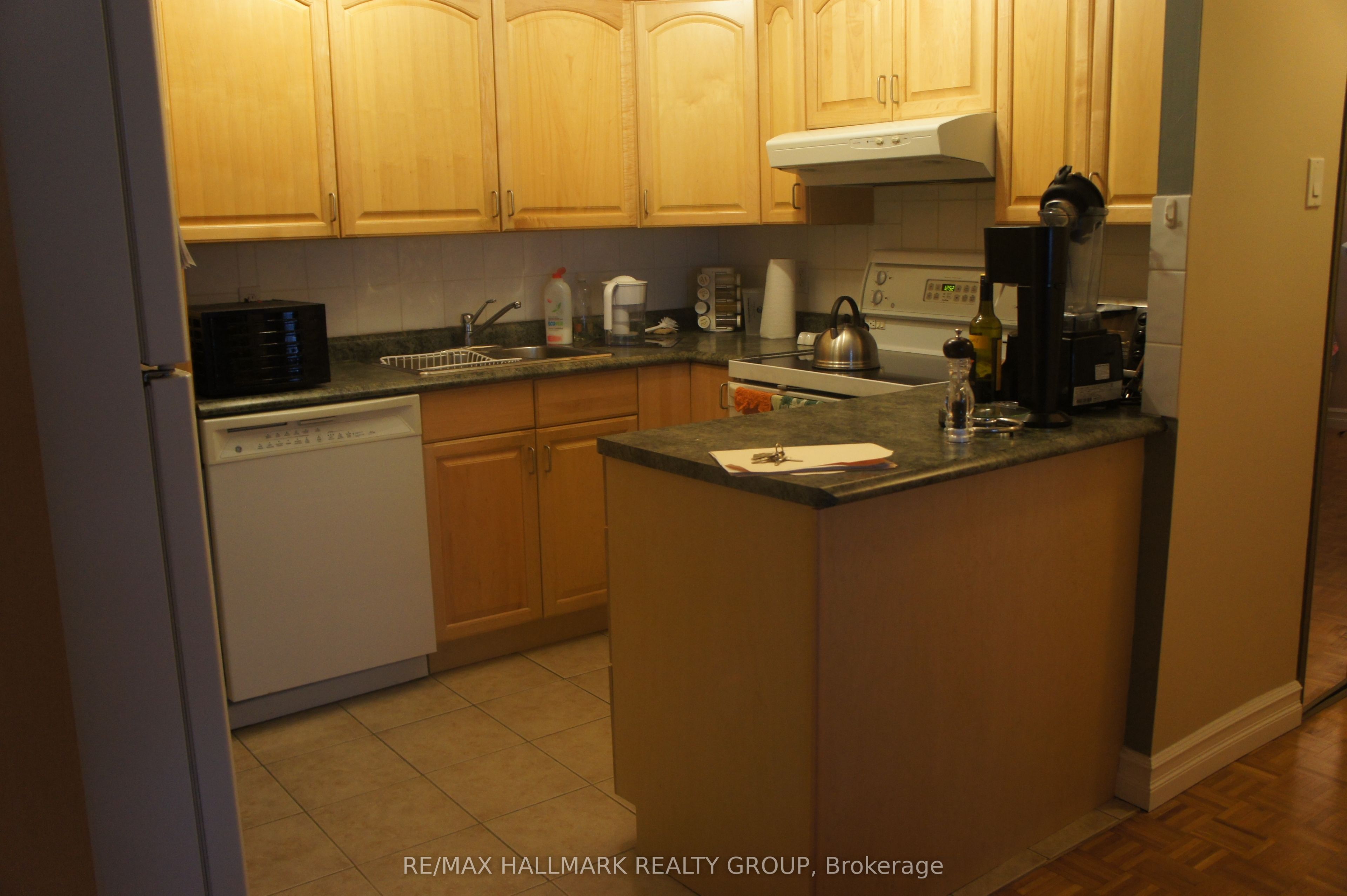 475 Laurier Avenue W 208 Property Photo 5