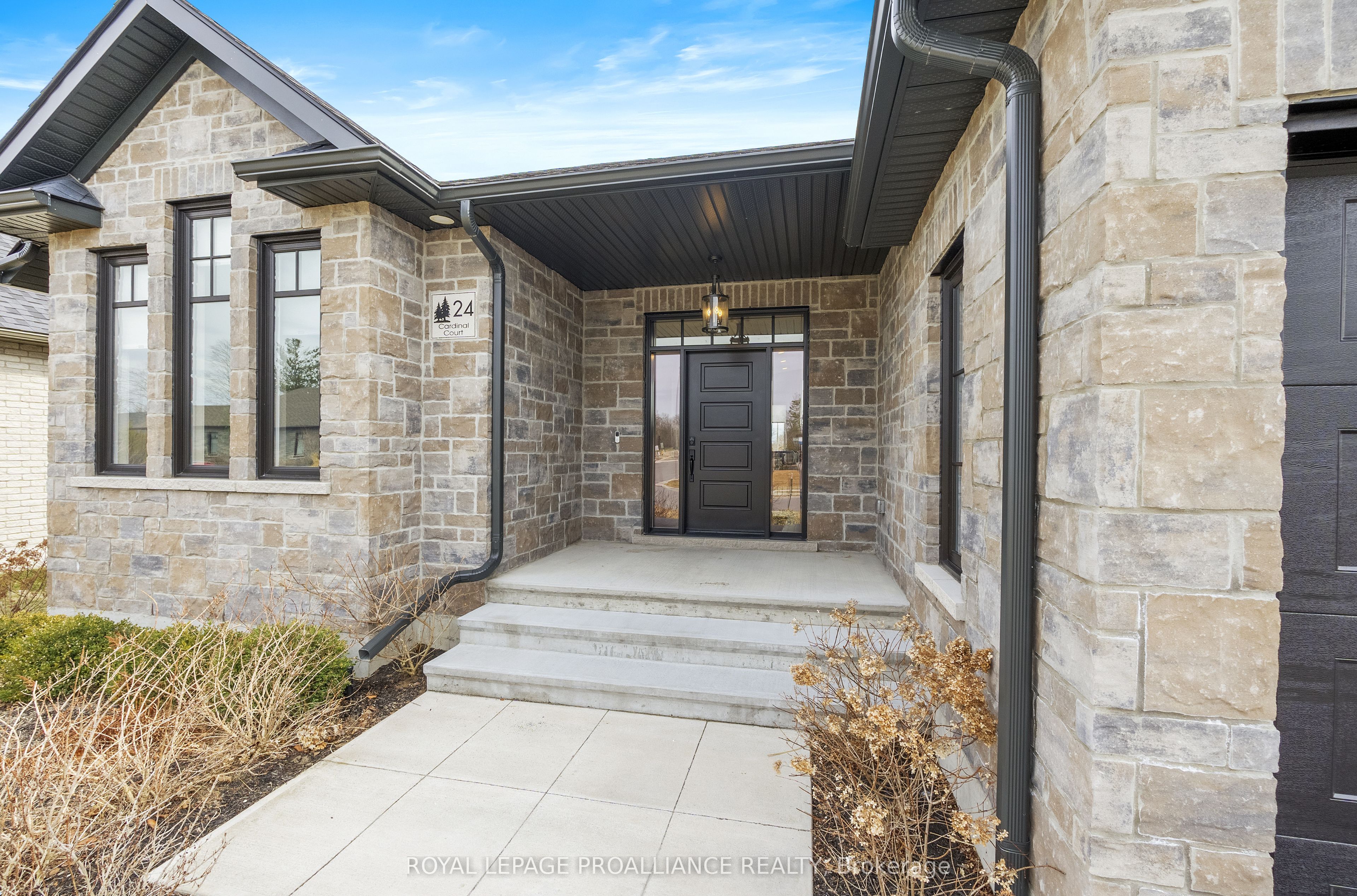 24 Cardinal Court Property Photo 3