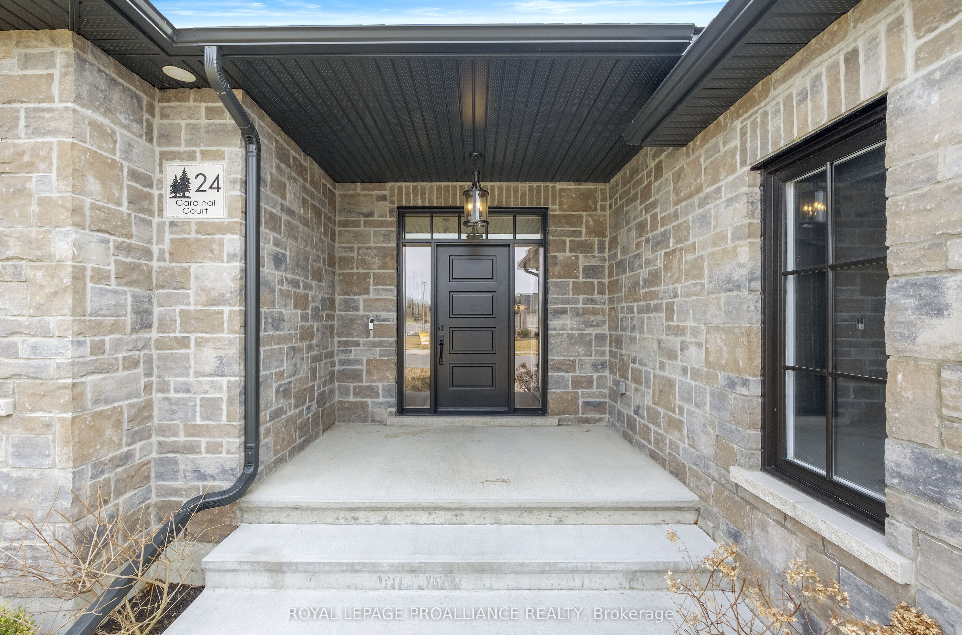 24 Cardinal Court Property Photo 4