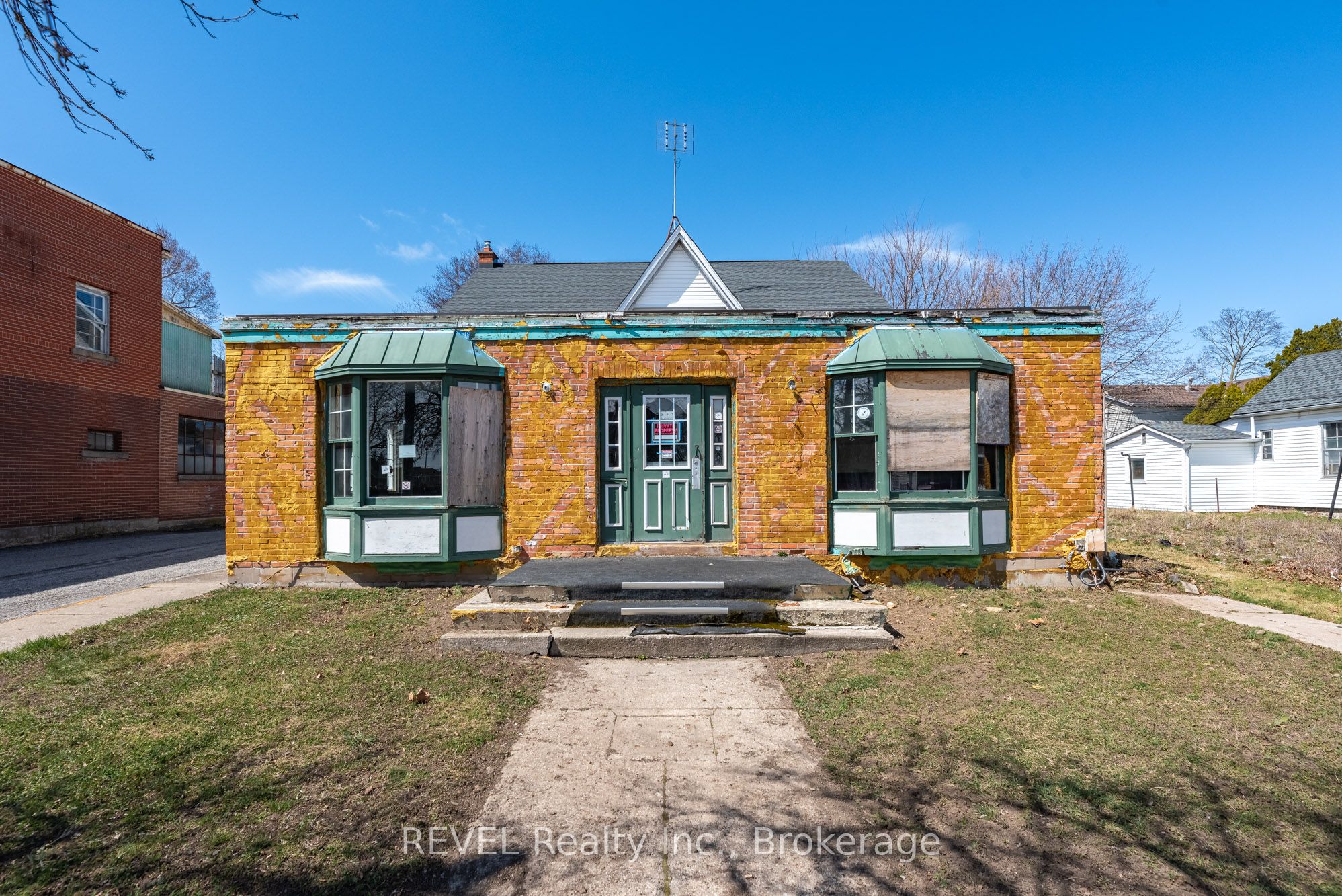 131 Niagara Street Property Photo 2