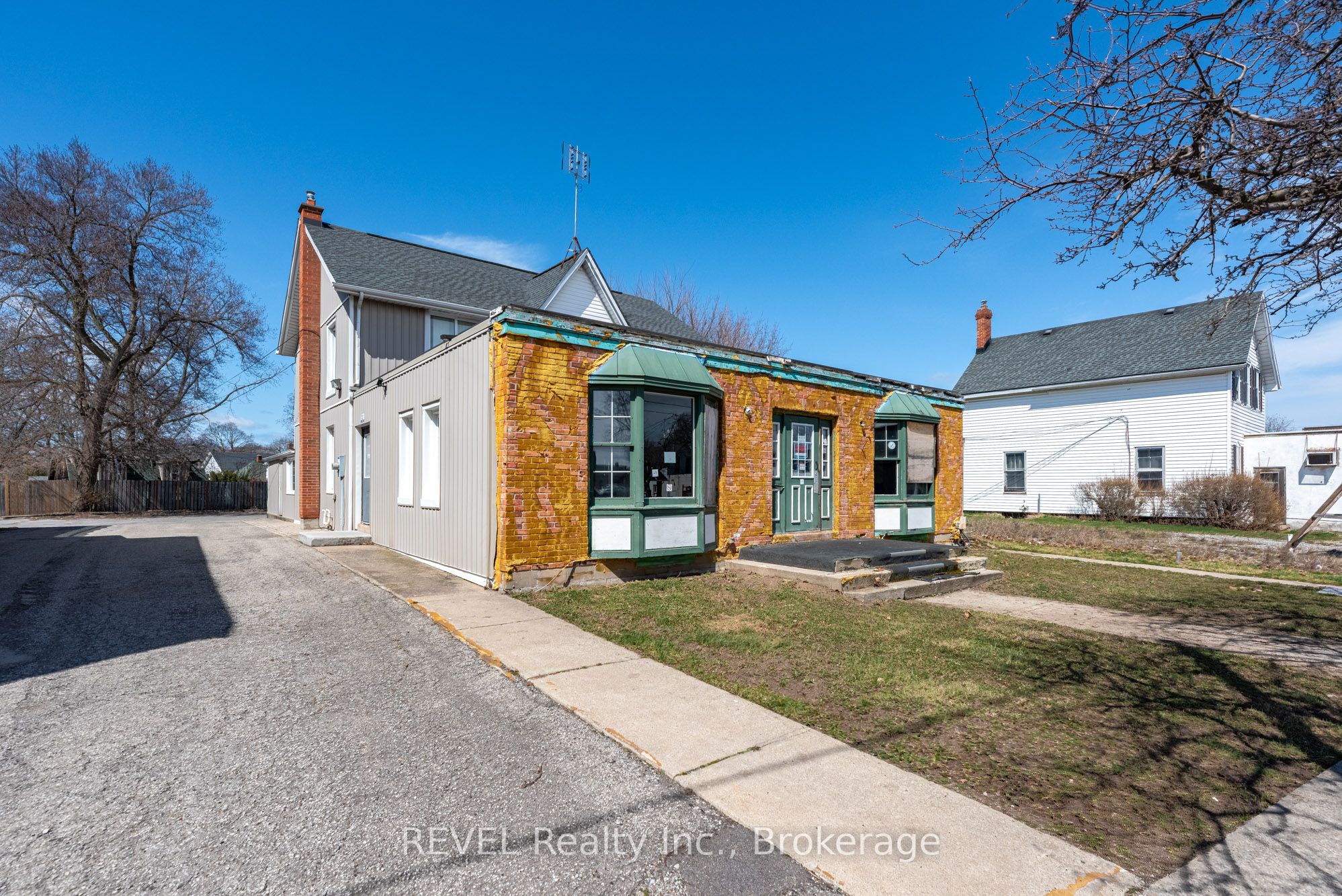 131 Niagara Street Property Photo 3
