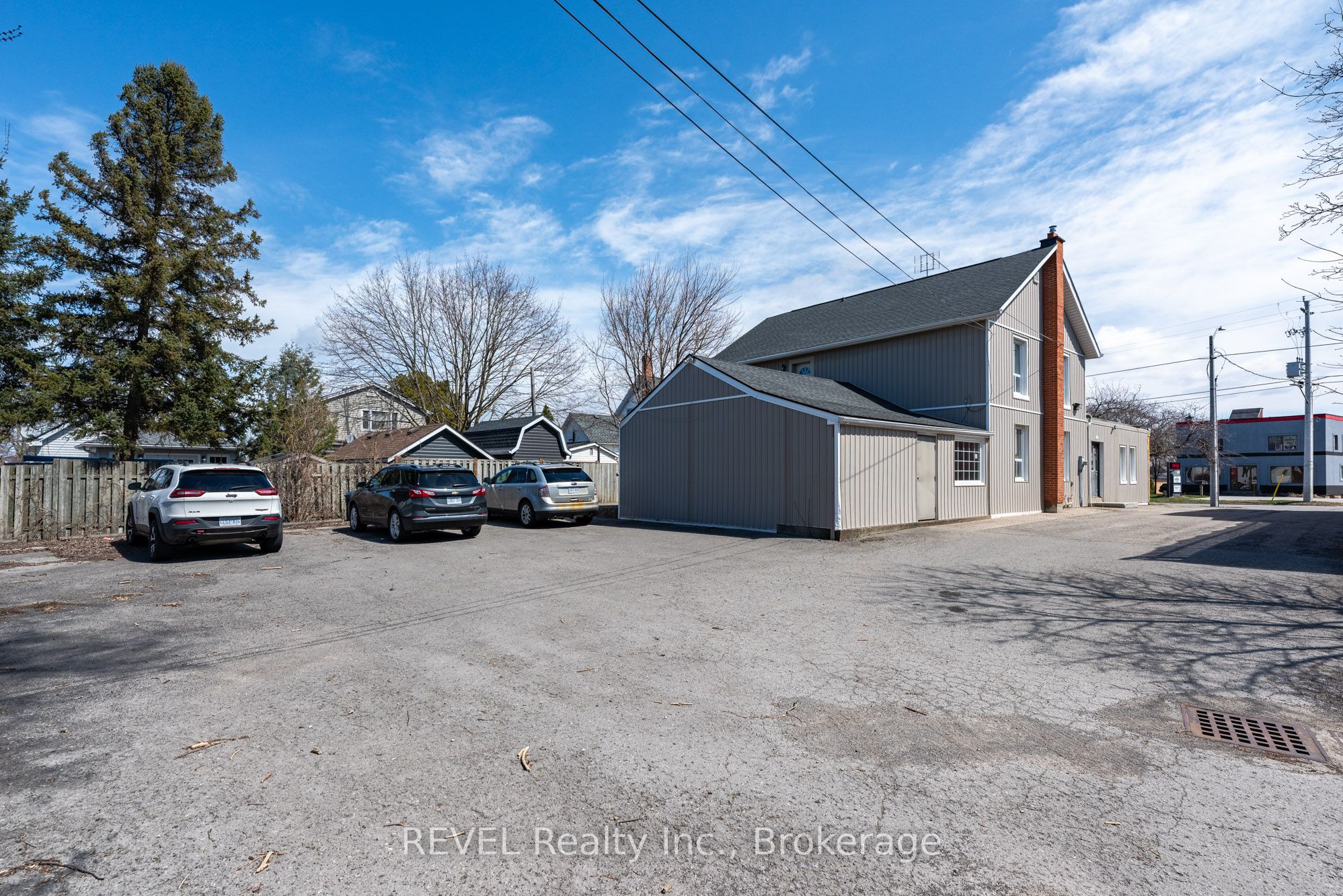 131 Niagara Street Property Photo 4