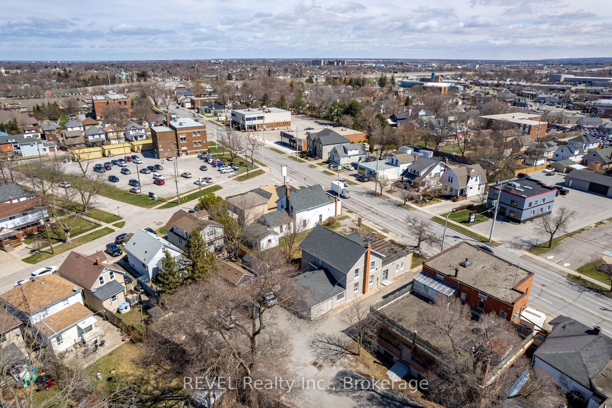 131 Niagara Street Property Photo 6