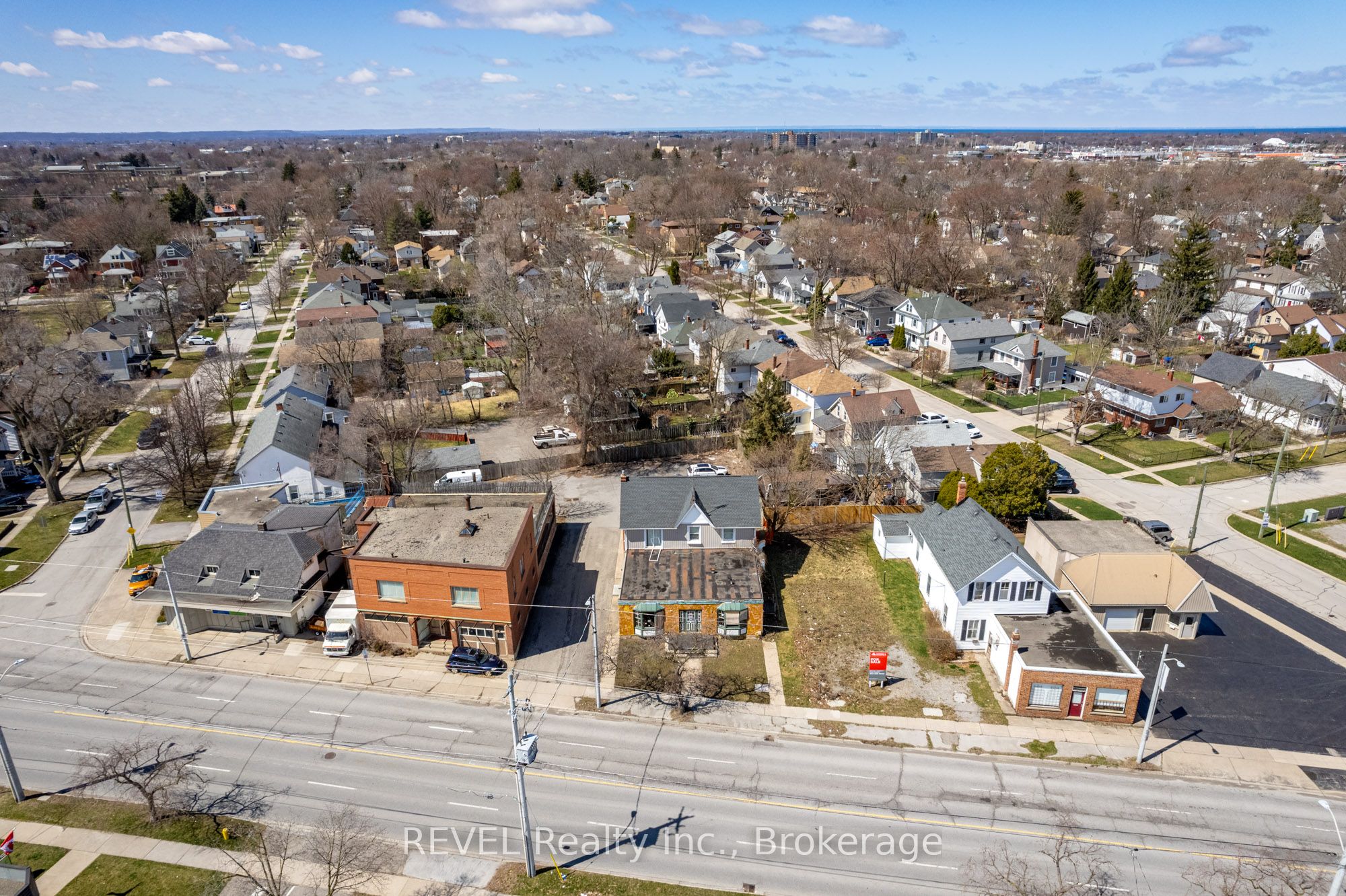 131 Niagara Street Property Photo 8