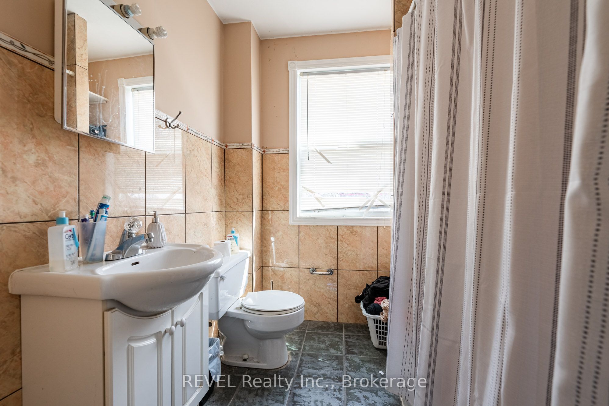 131 Niagara Street Property Photo 22