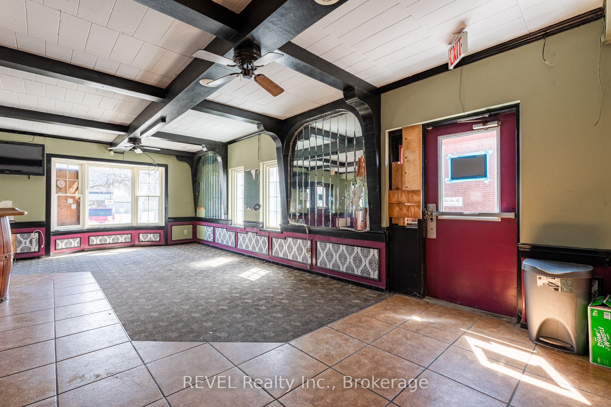 131 Niagara Street Property Photo 25