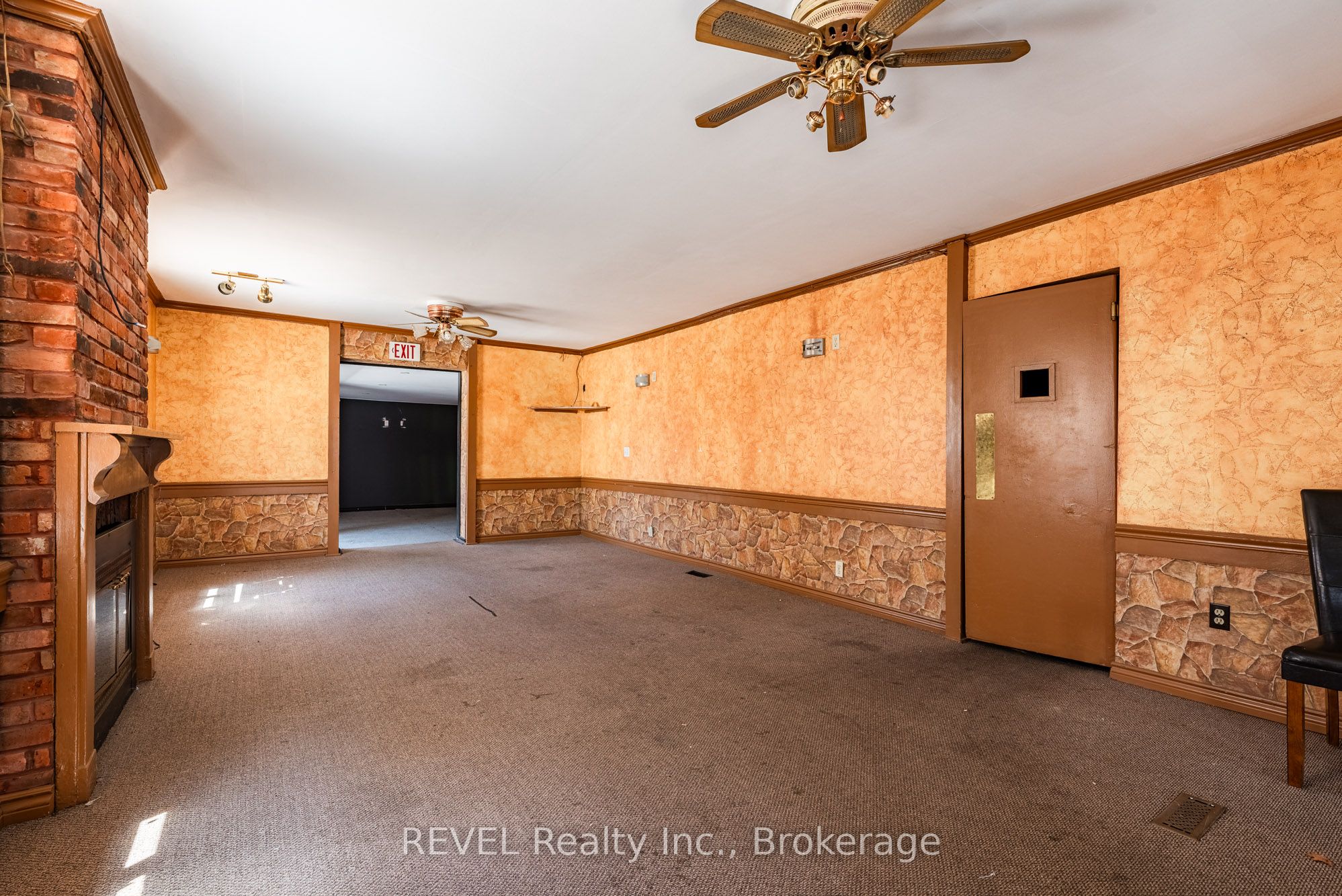 131 Niagara Street Property Photo 28