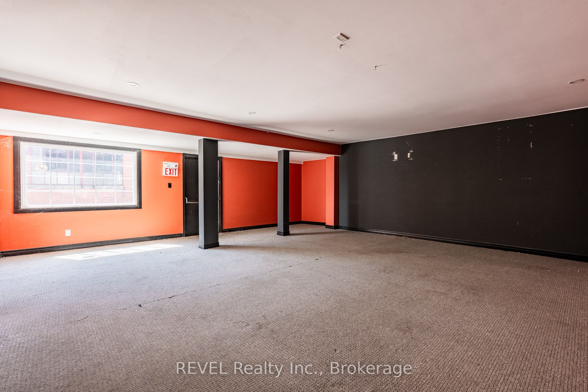 131 Niagara Street Property Photo 32