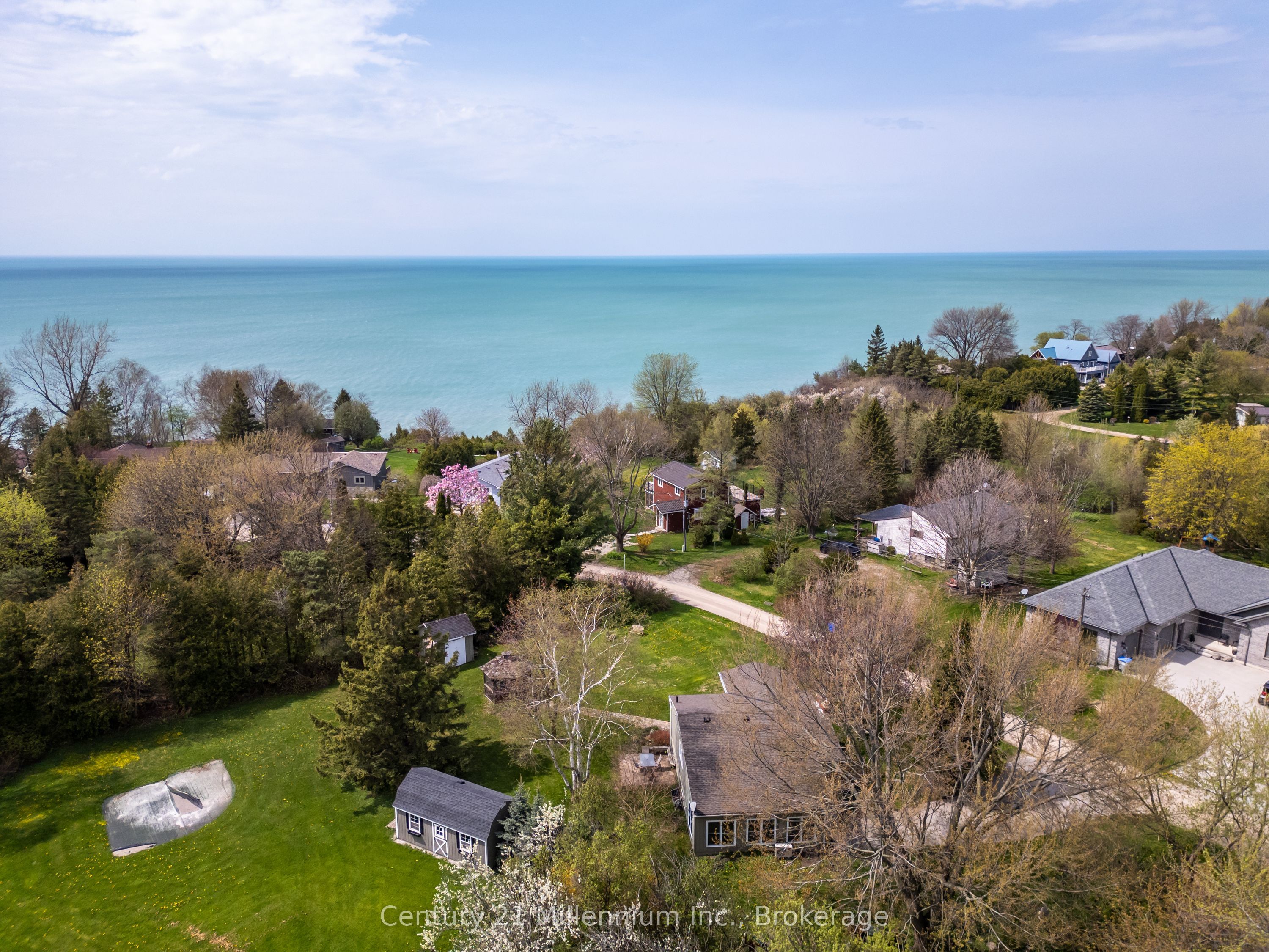 72234 Lakeshore Drive Property Photo 3