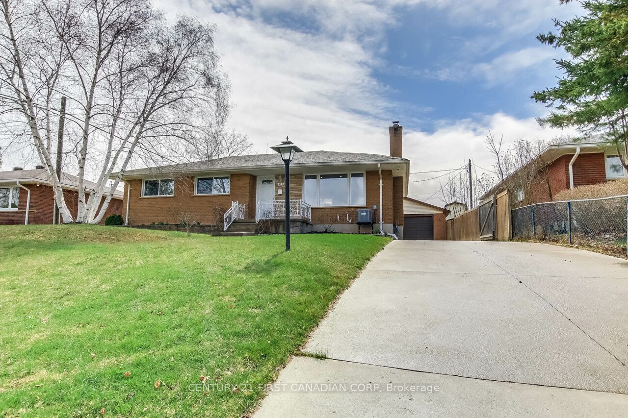 393 Chippendale Crescent Property Photo 1