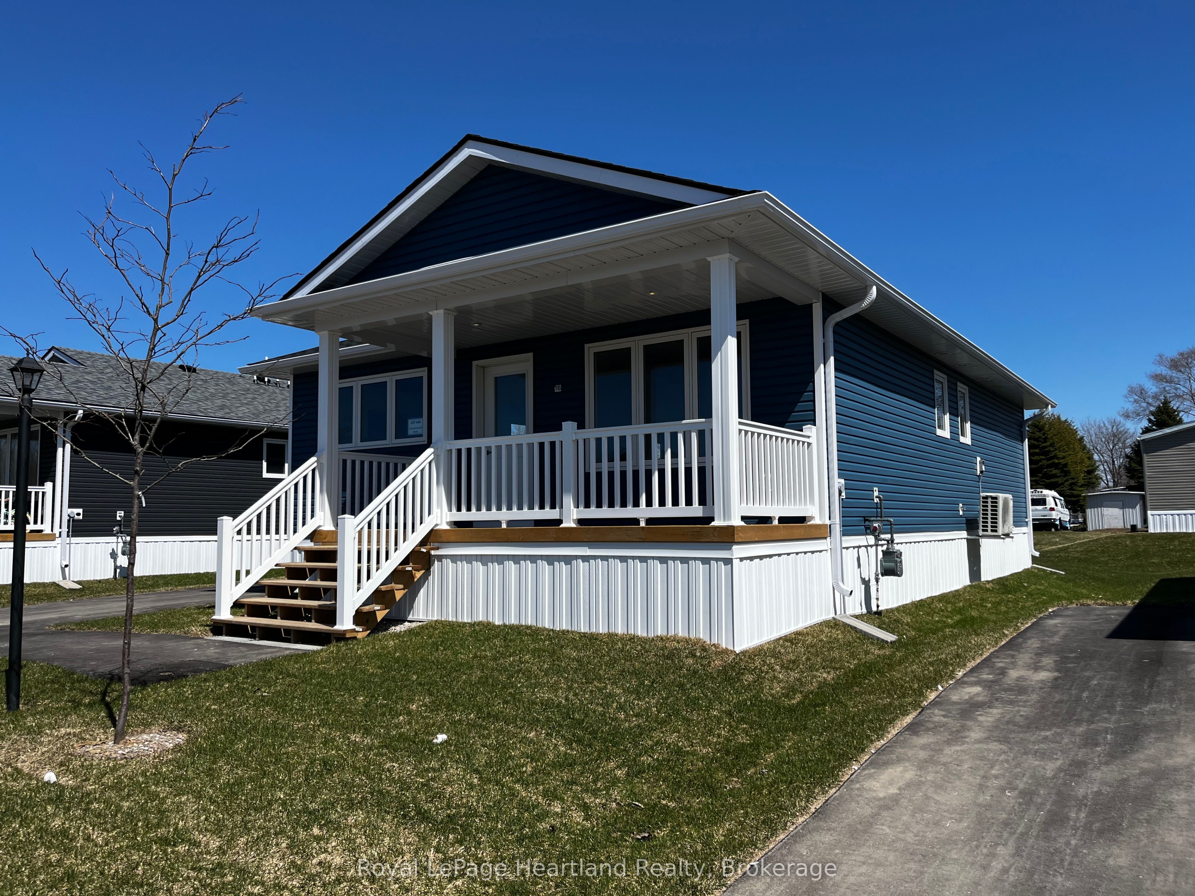 16 Bluffs View Blvd Property Photo