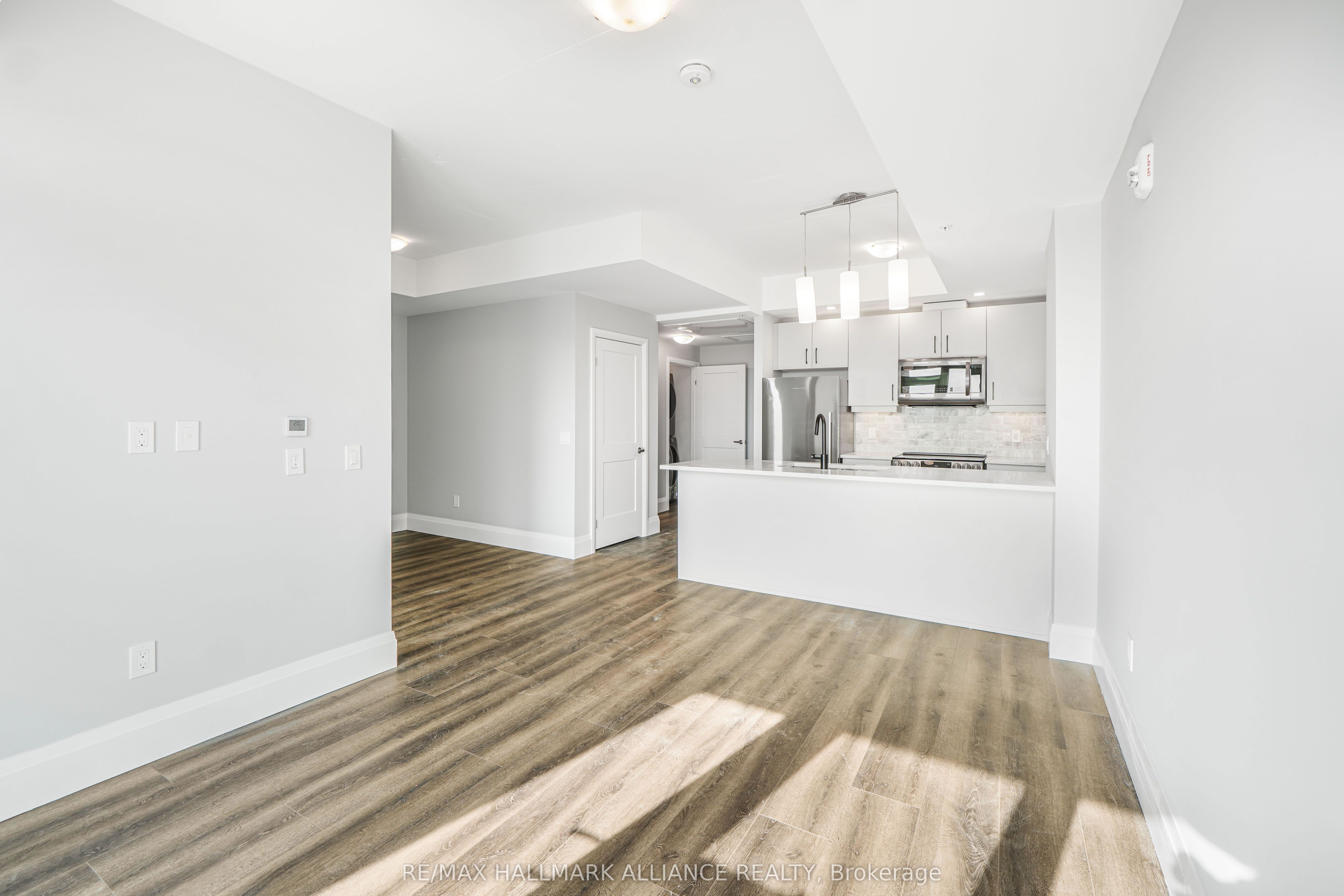 108 Garment Street 1406 Property Photo 3
