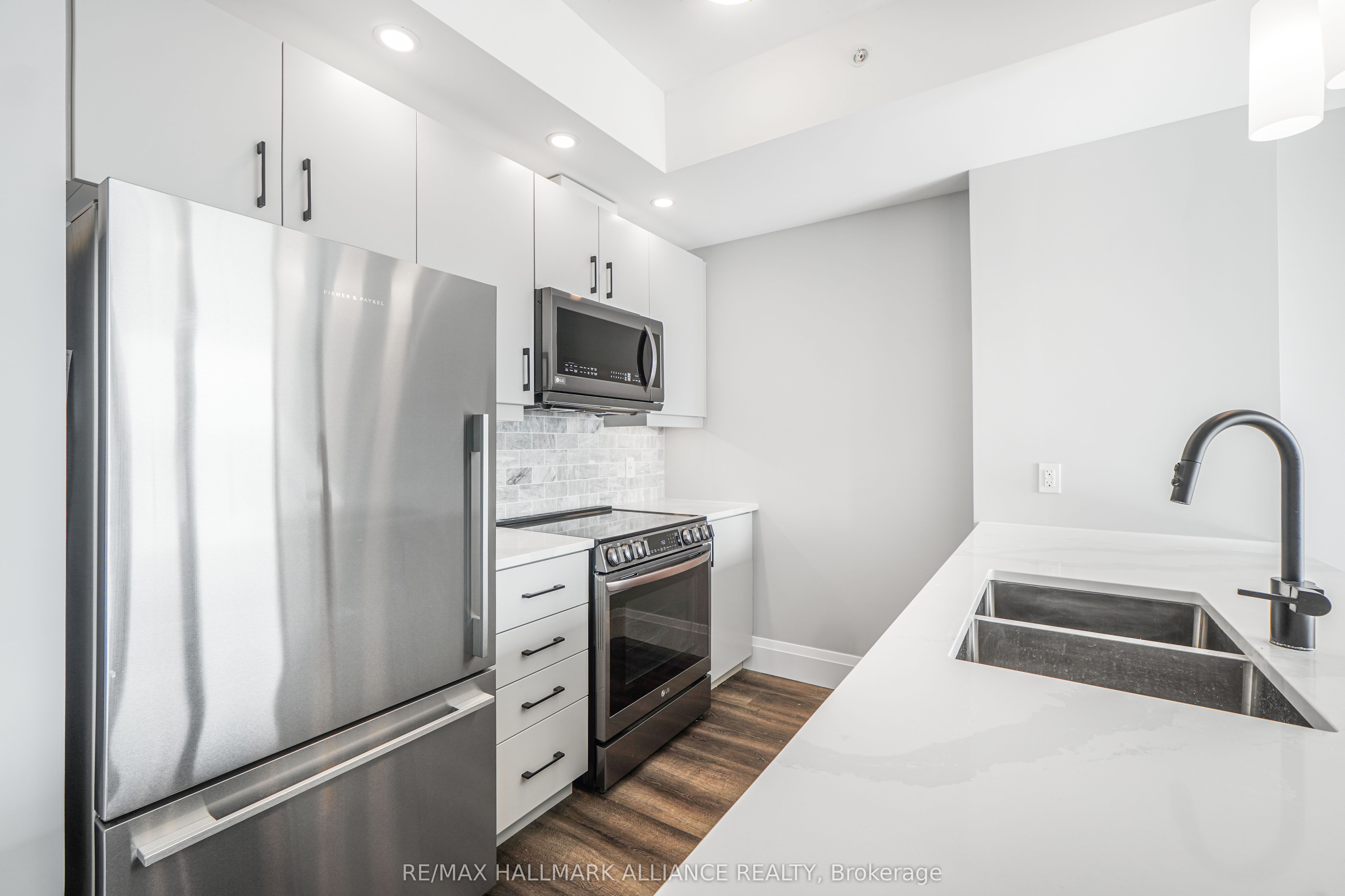 108 Garment Street 1406 Property Photo 4