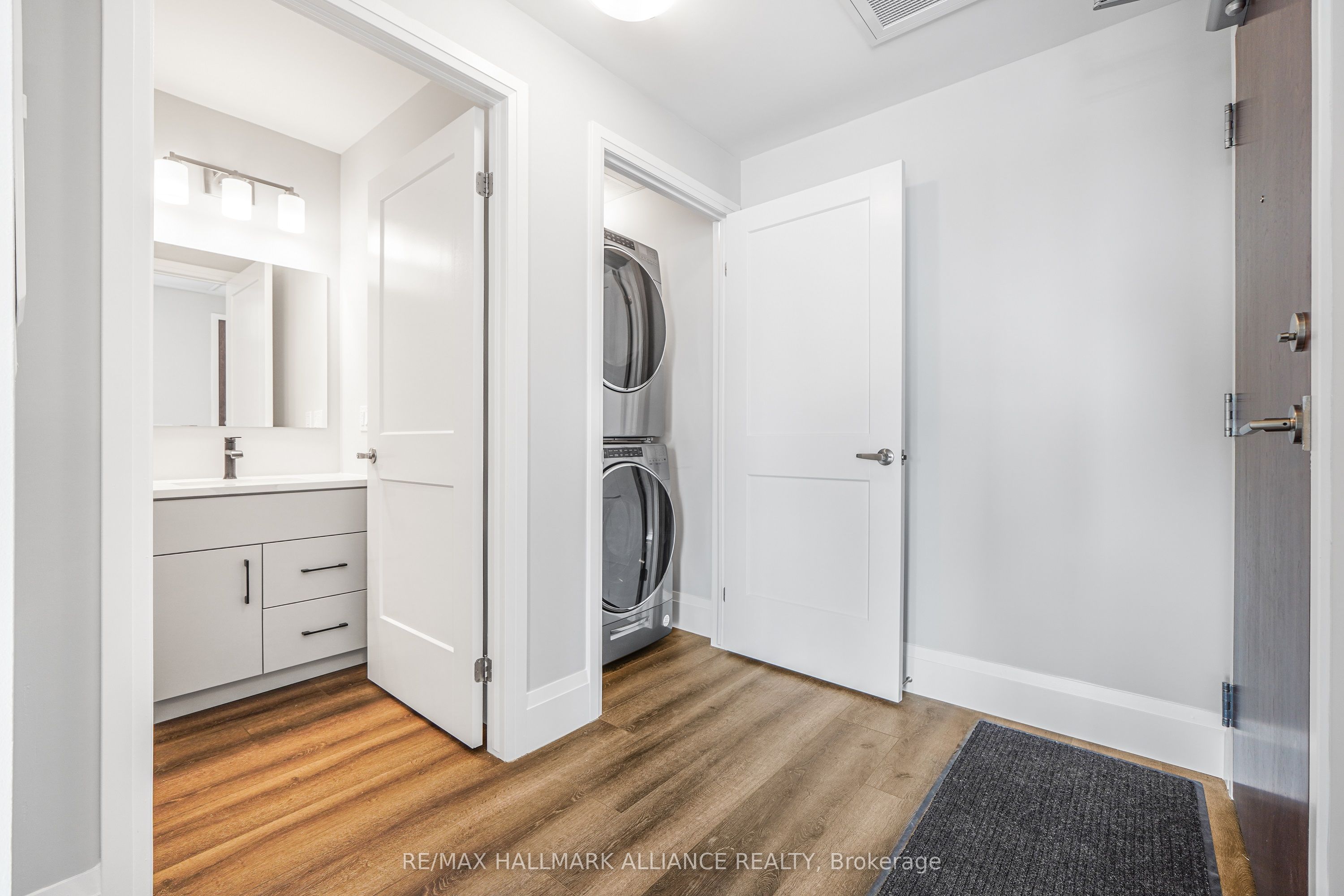 108 Garment Street 1406 Property Photo 11