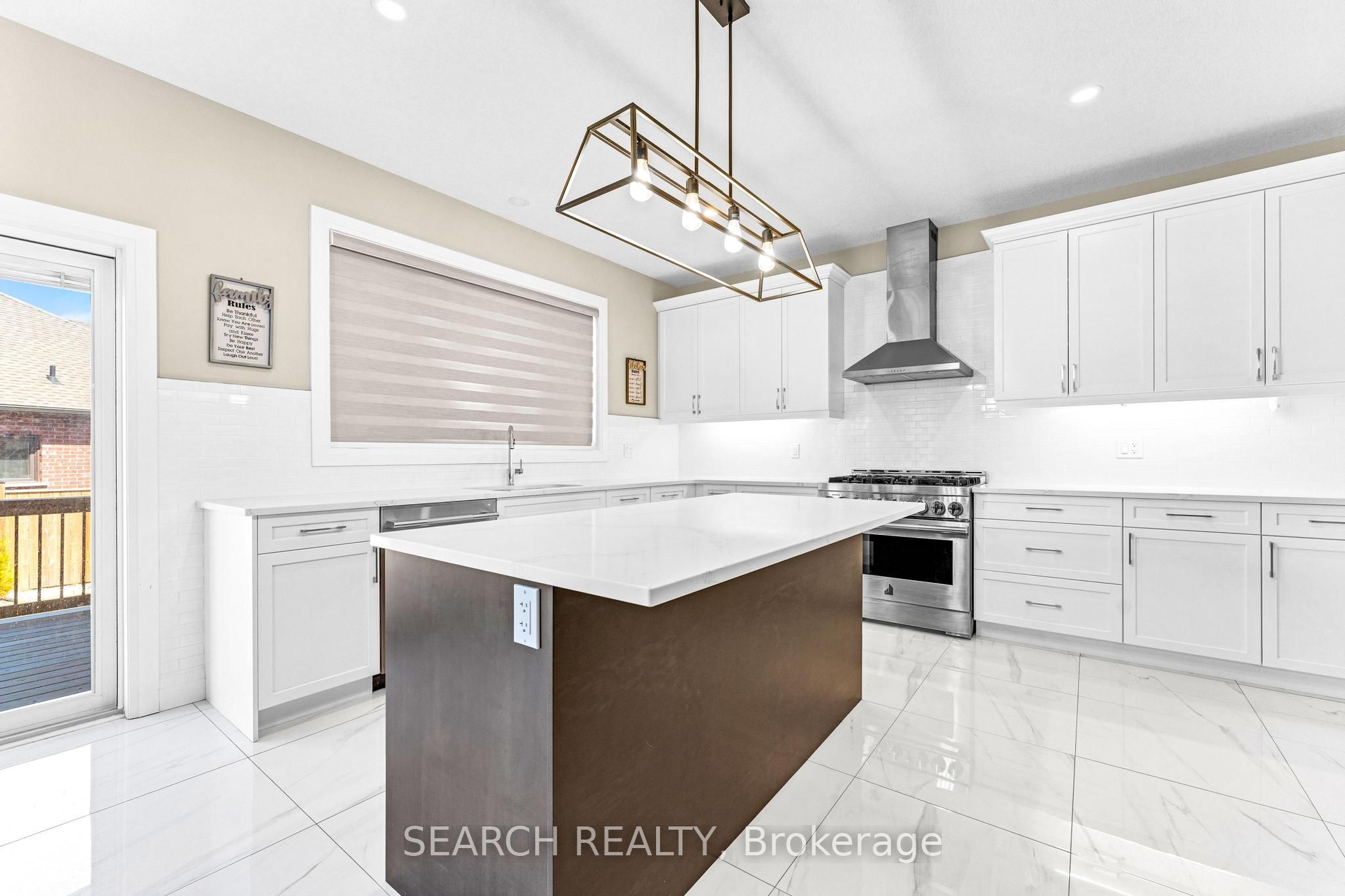 204 Boardwalk Way Property Photo 6