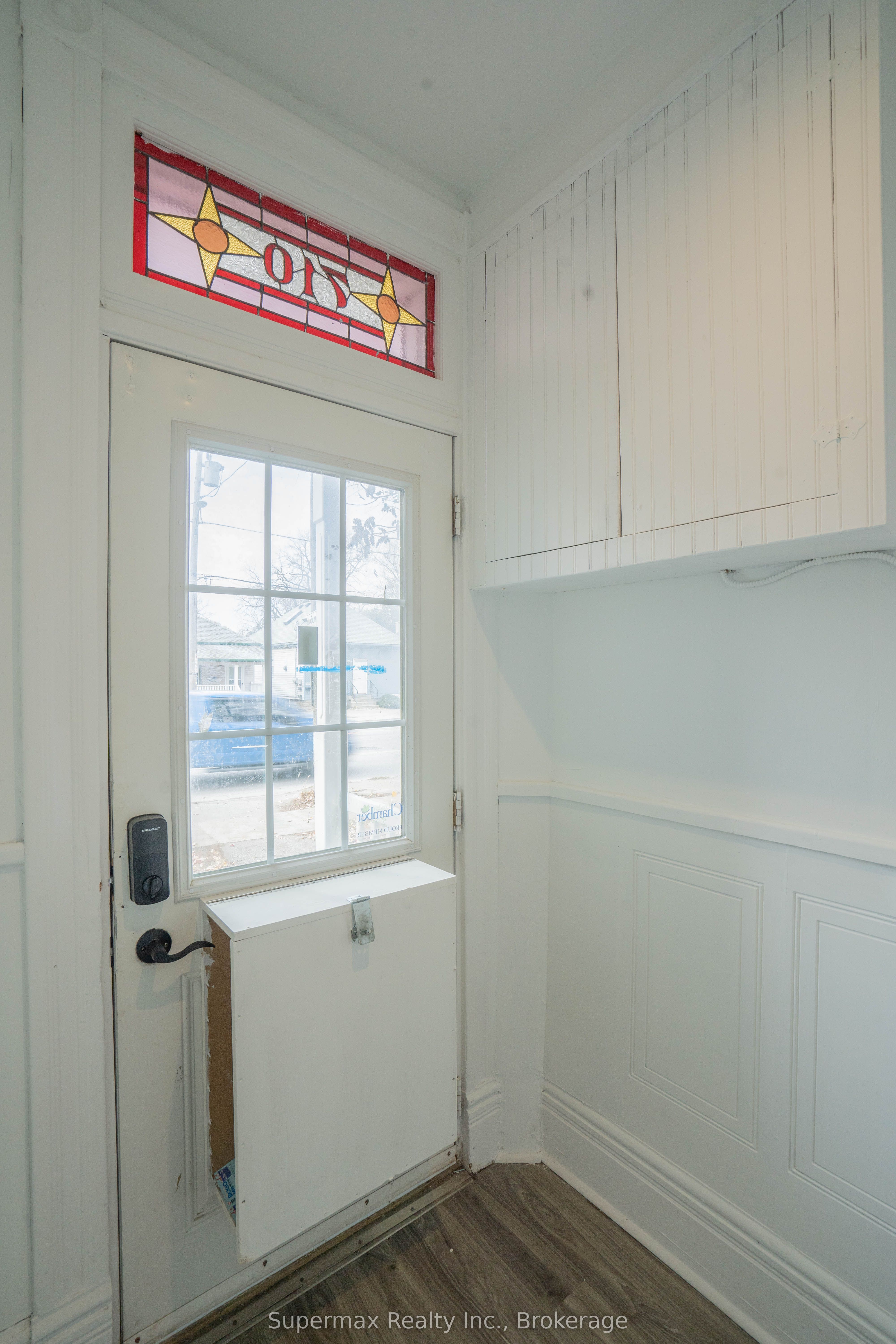 710 Adelaide Street N Property Photo 4
