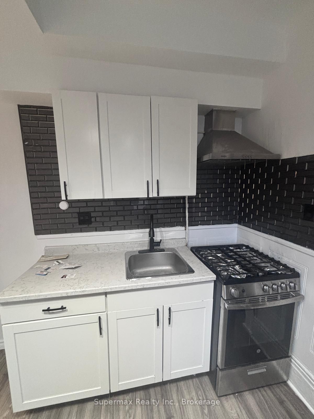 710 Adelaide Street N Property Photo 6