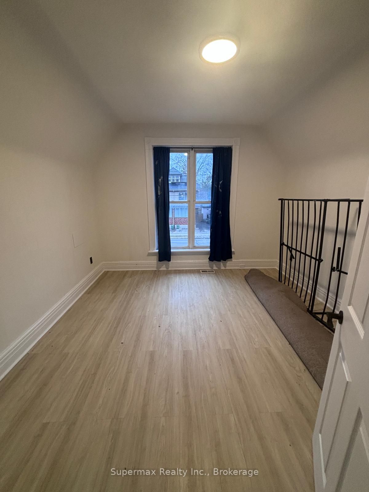 710 Adelaide Street N Property Photo 10