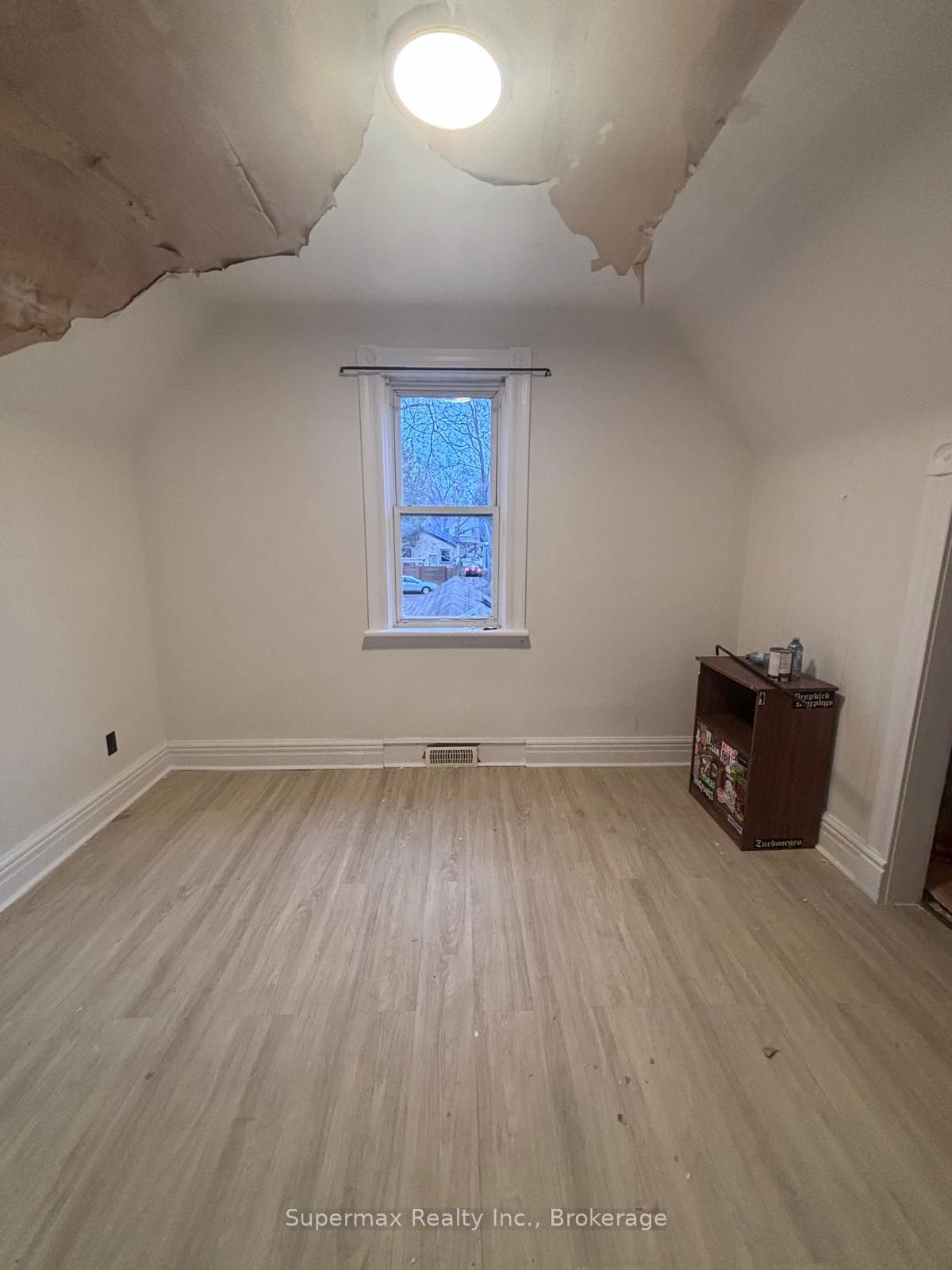 710 Adelaide Street N Property Photo 12