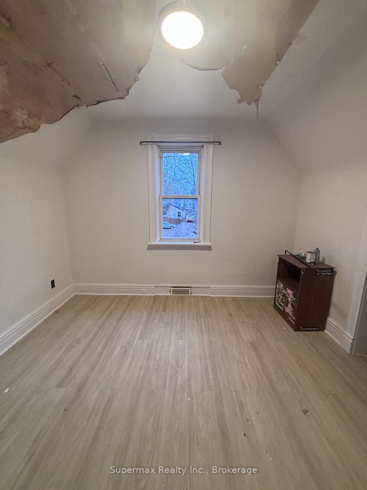 710 Adelaide Street N Property Photo 13