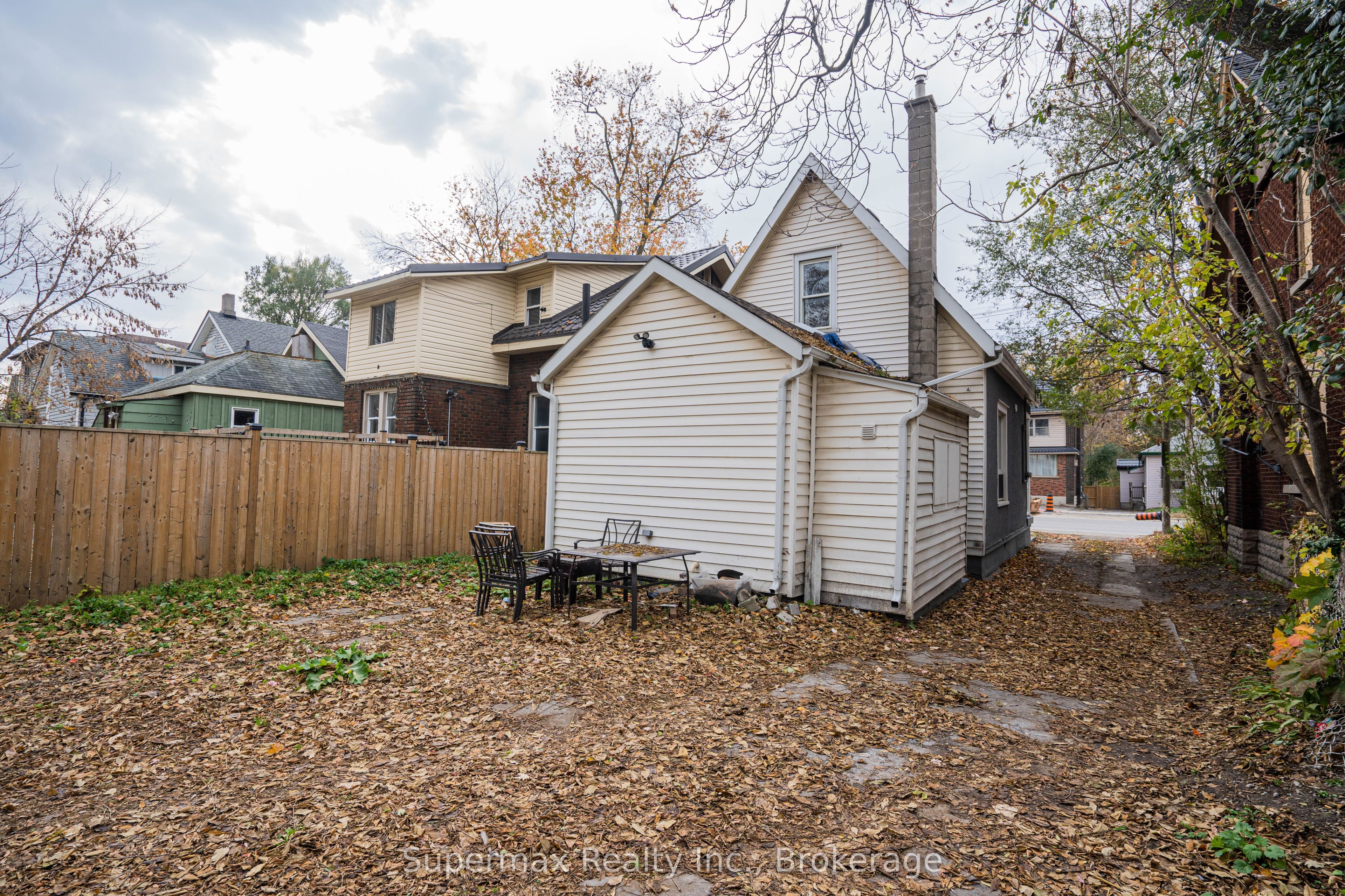 710 Adelaide Street N Property Photo 14