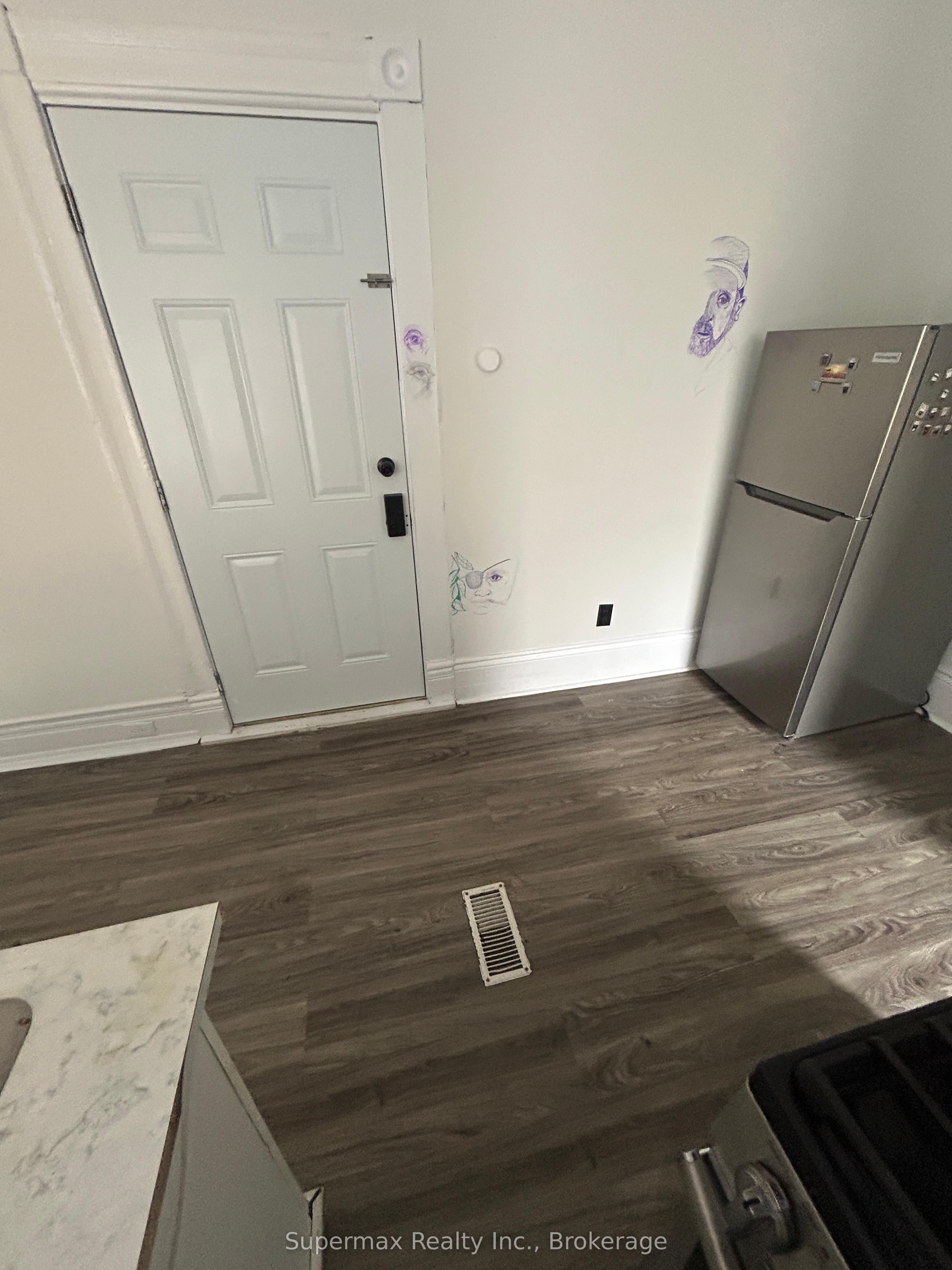 710 Adelaide Street N Property Photo 17