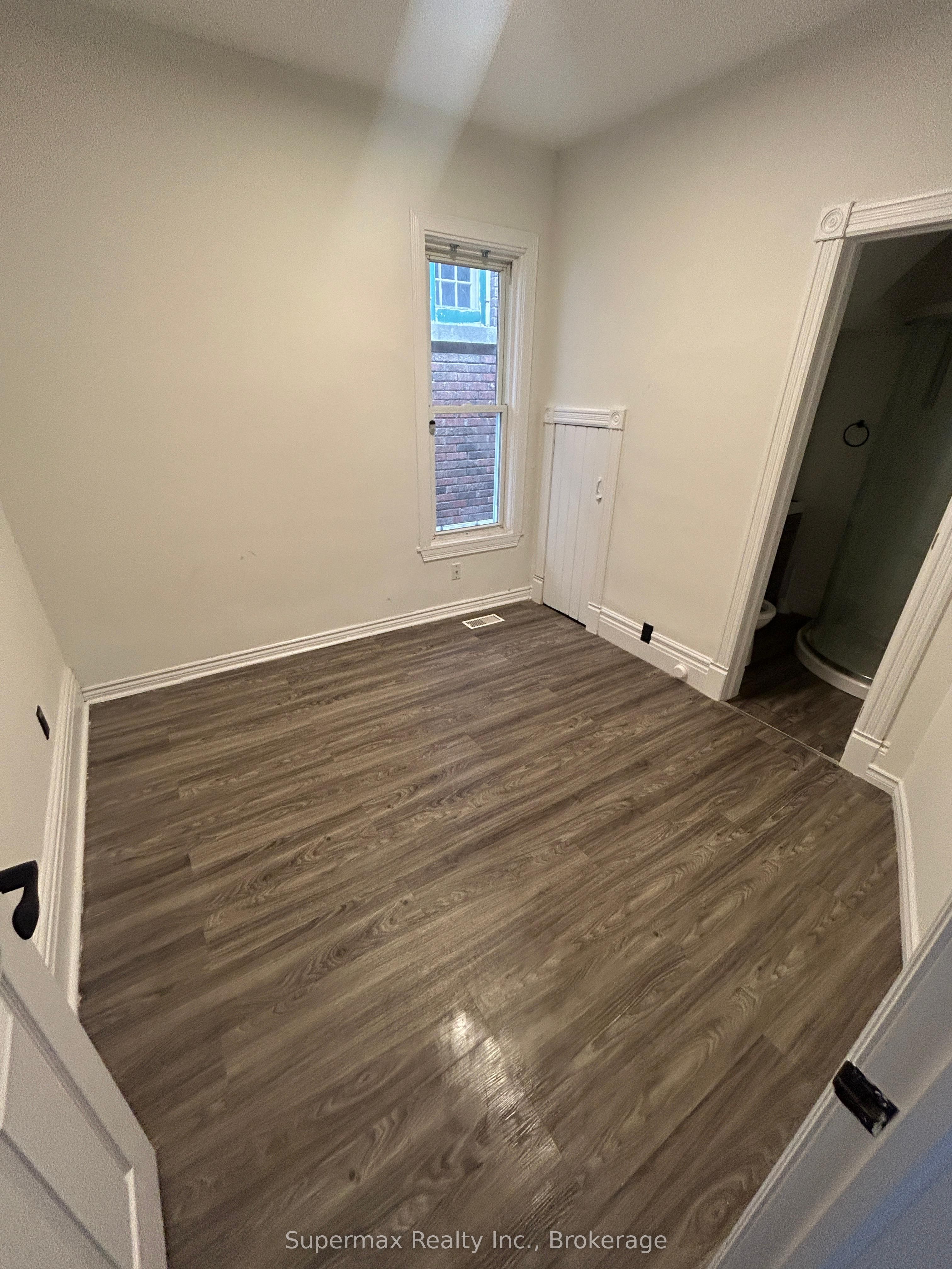 710 Adelaide Street N Property Photo 18
