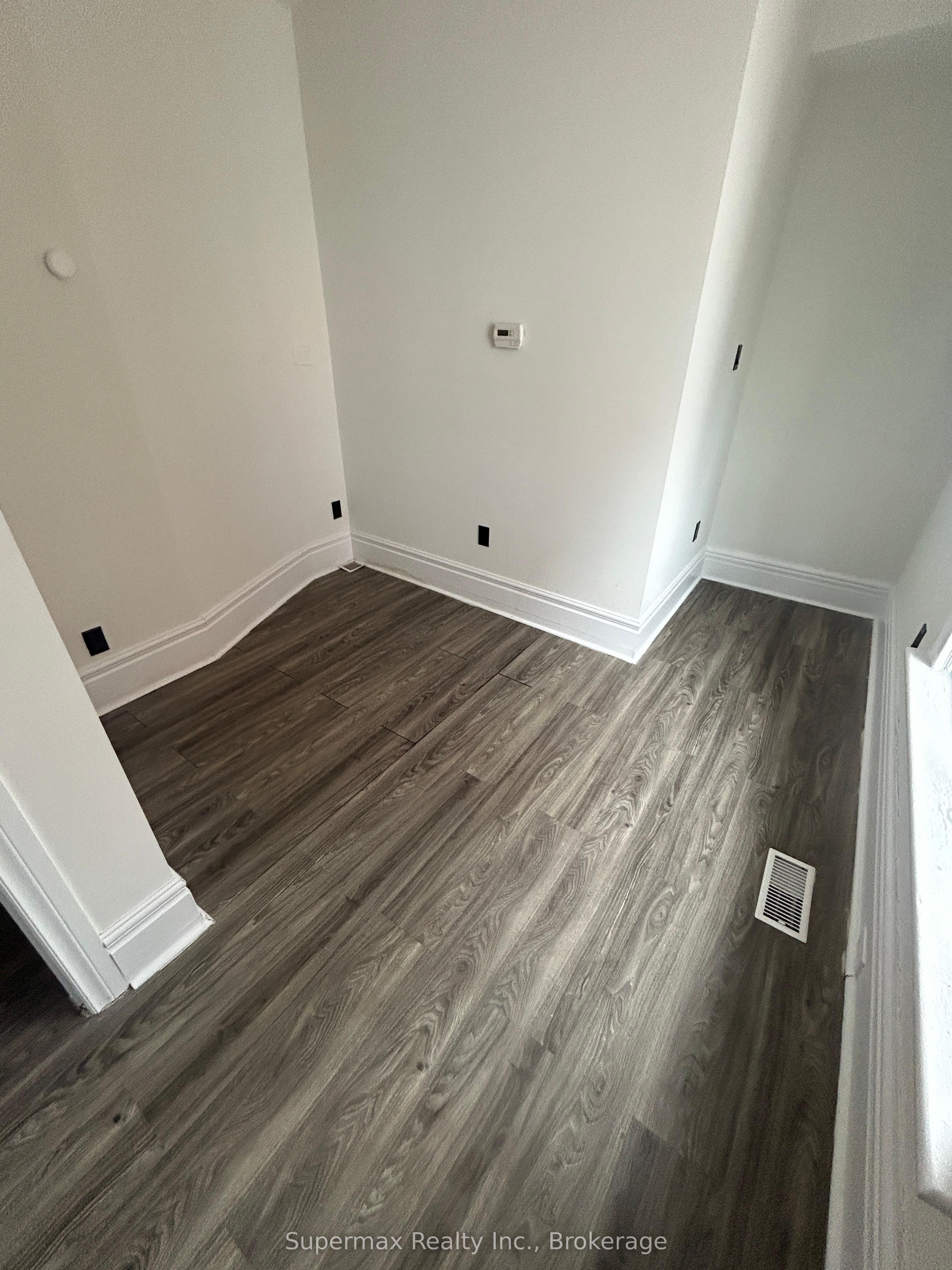 710 Adelaide Street N Property Photo 19