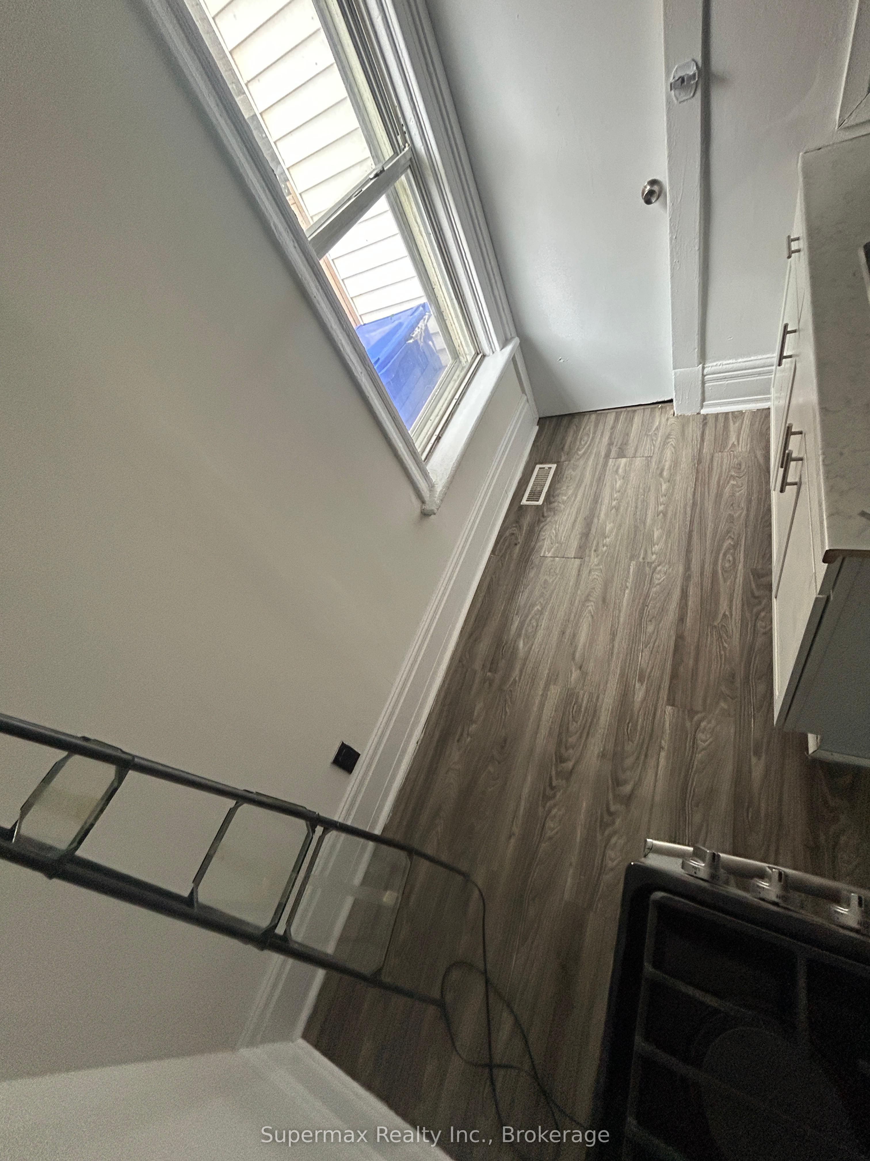 710 Adelaide Street N Property Photo 20