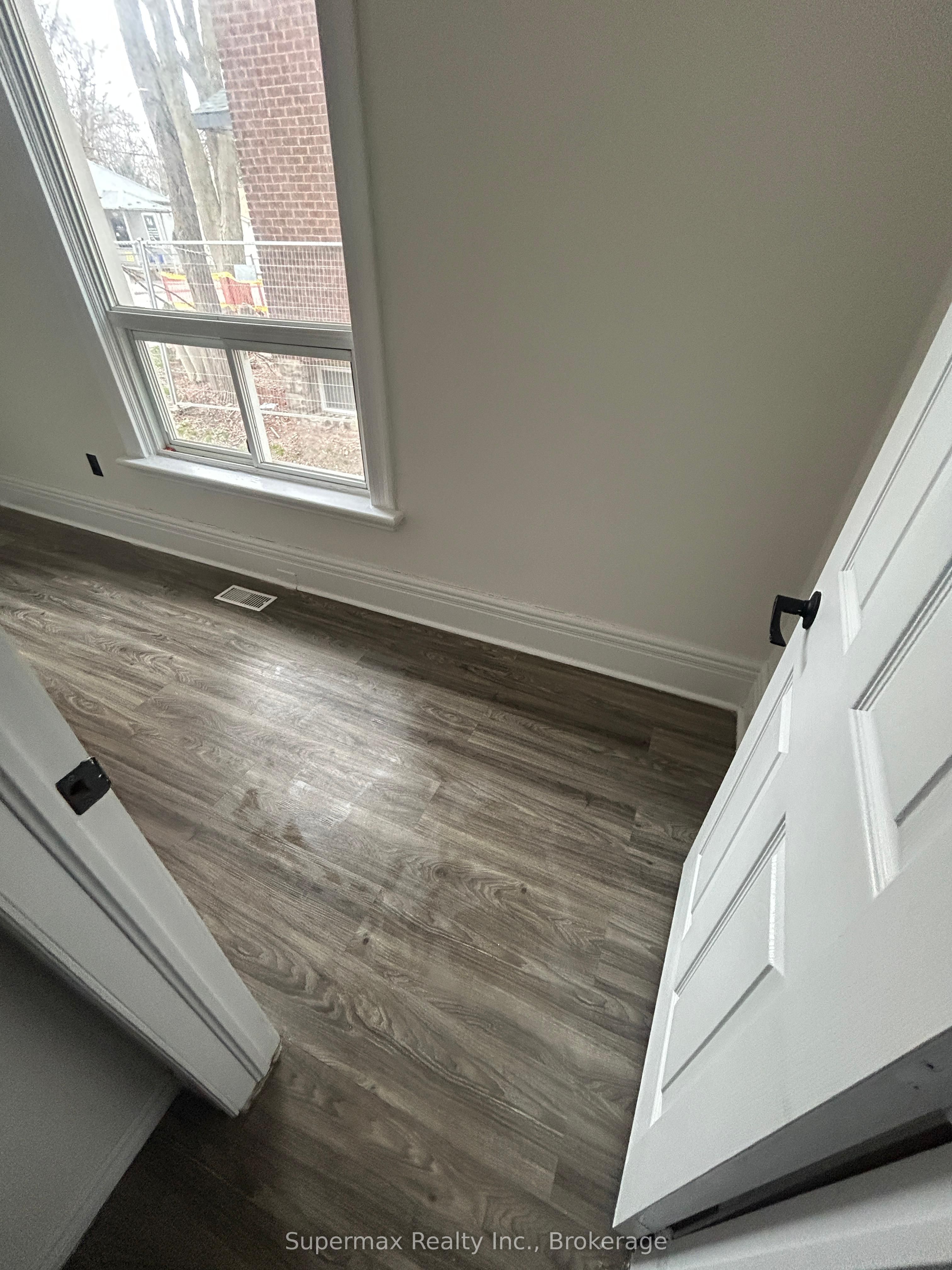 710 Adelaide Street N Property Photo 21