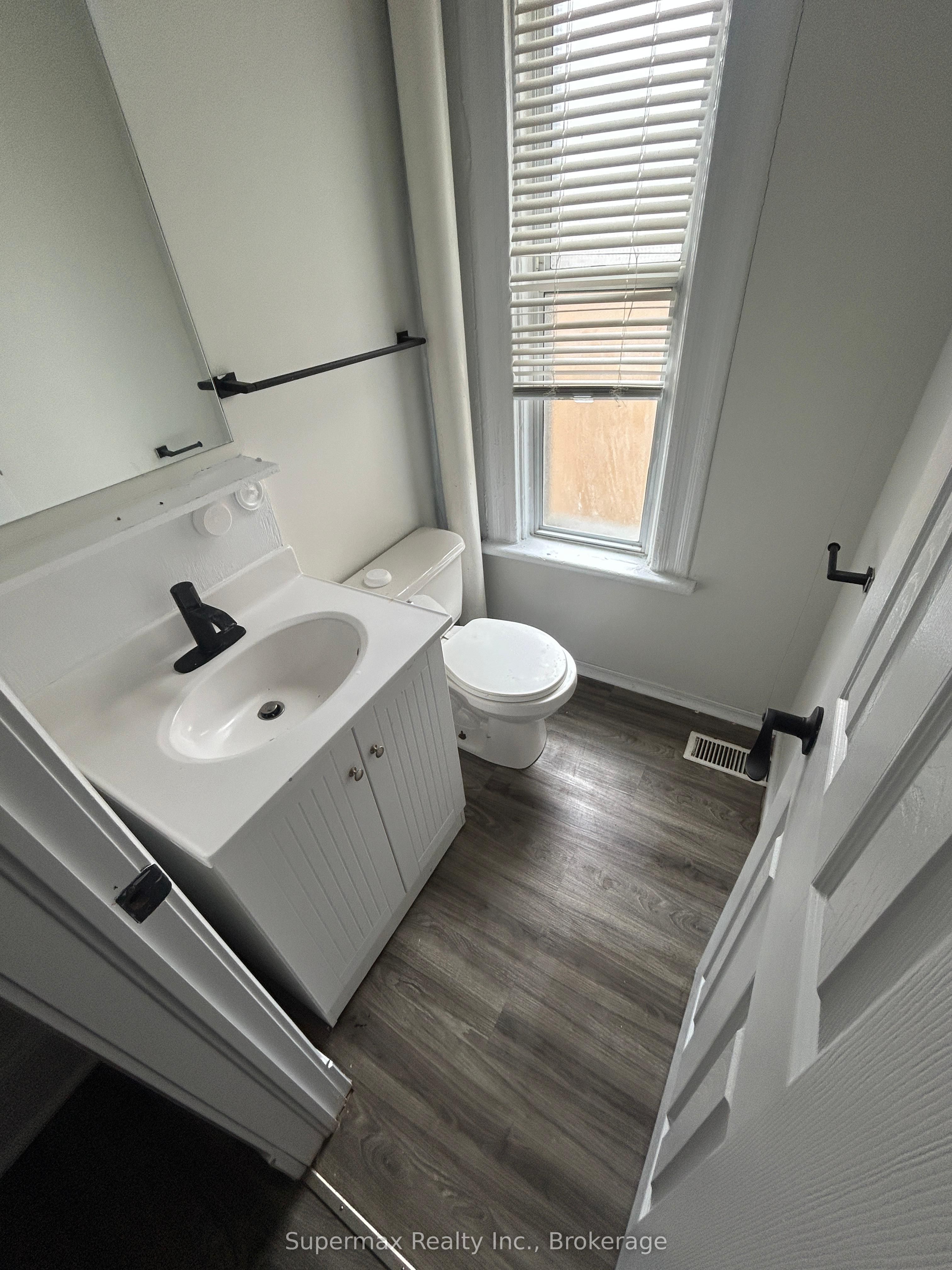 710 Adelaide Street N Property Photo 23