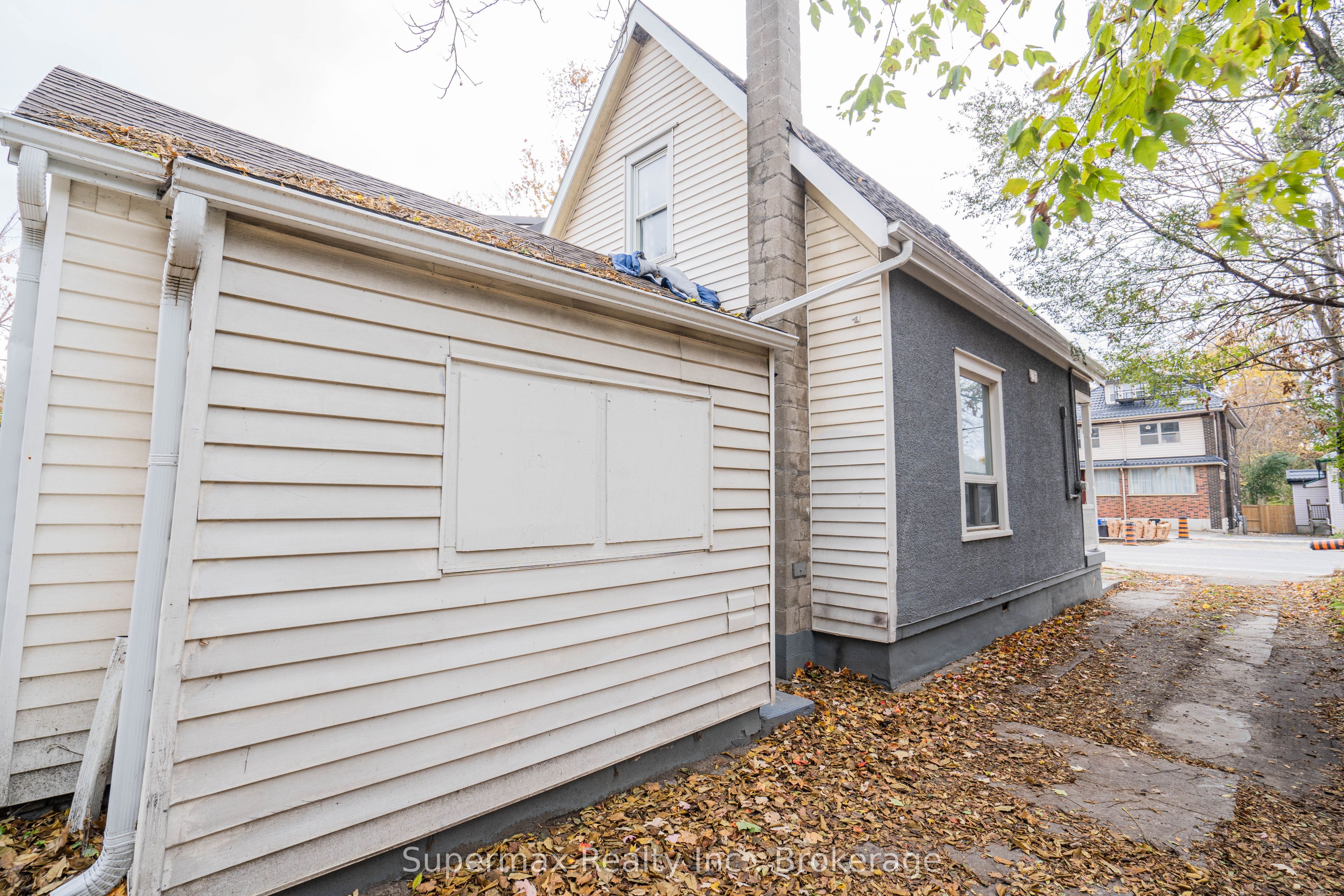 710 Adelaide Street N Property Photo 24