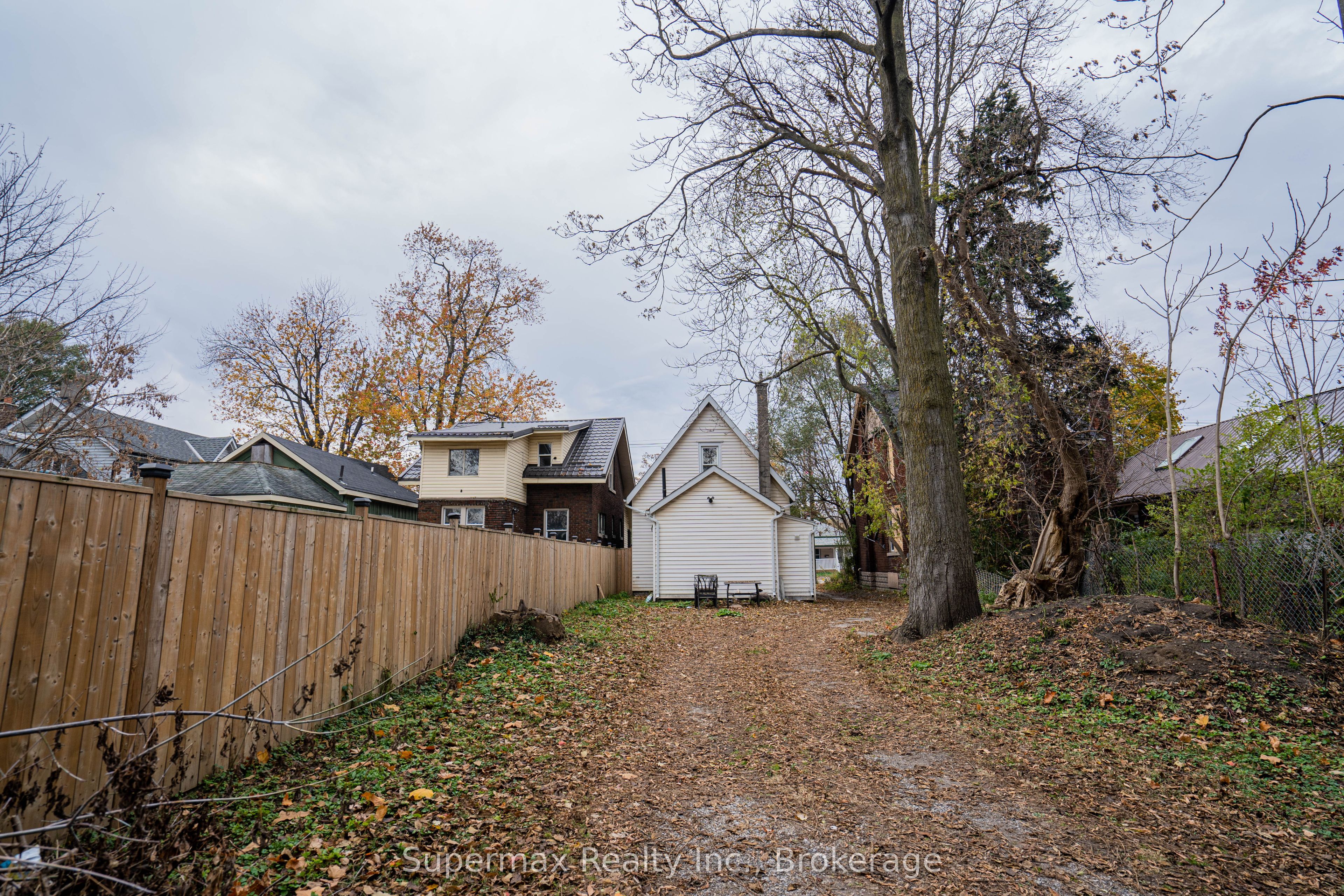 710 Adelaide Street N Property Photo 26