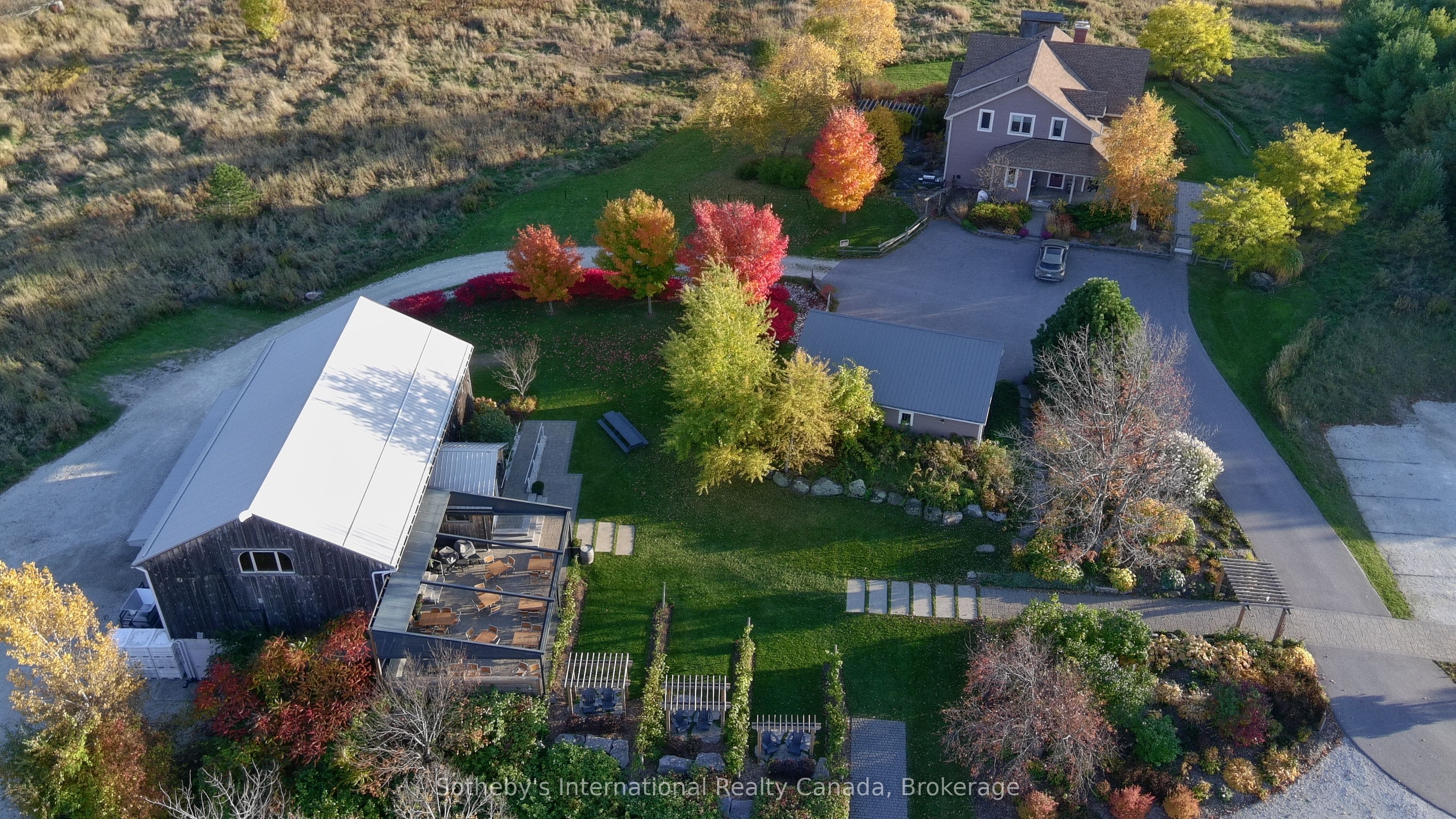415763 10th Line Property Photo