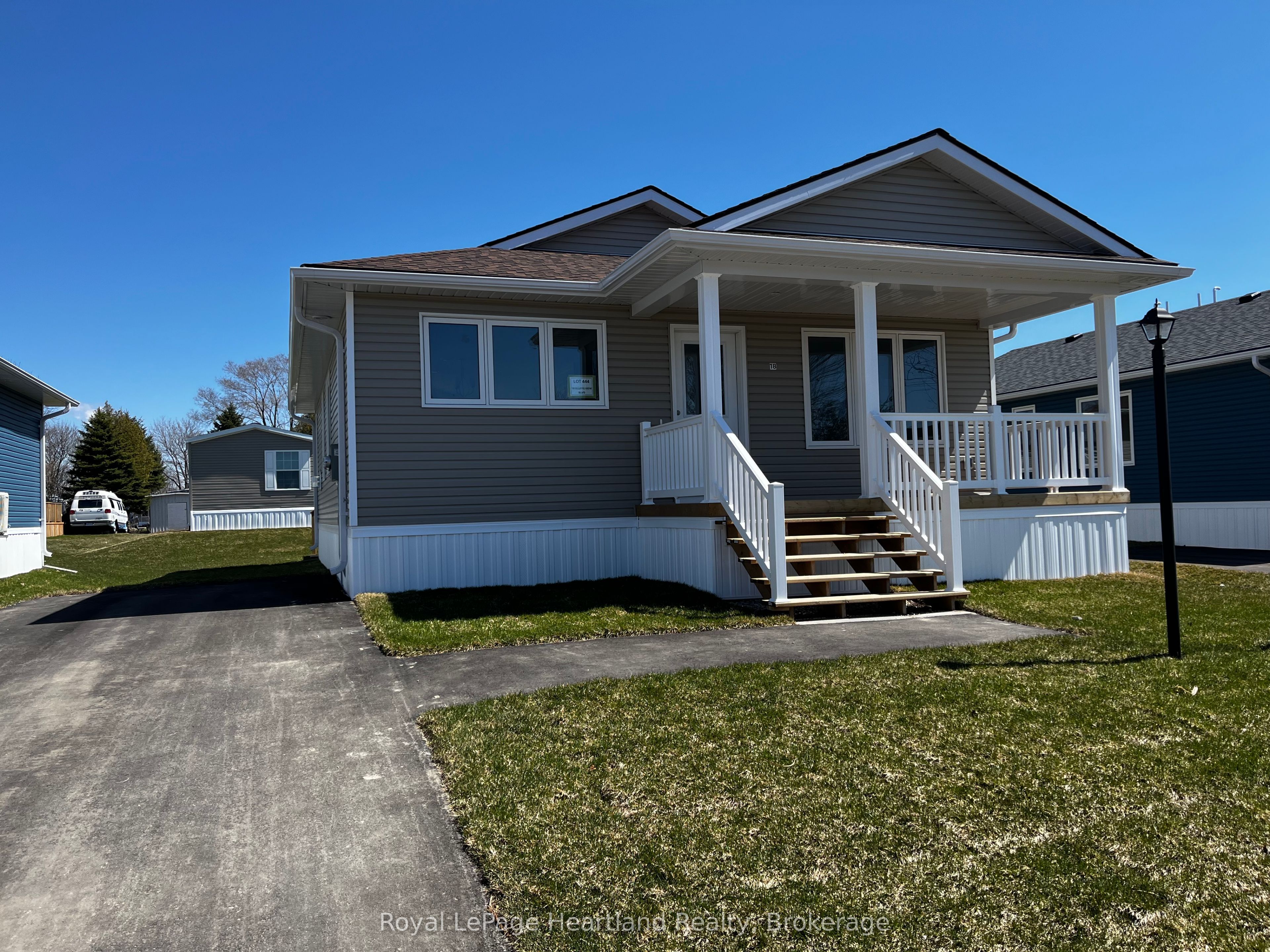 18 Bluffs View Boulevard Property Photo