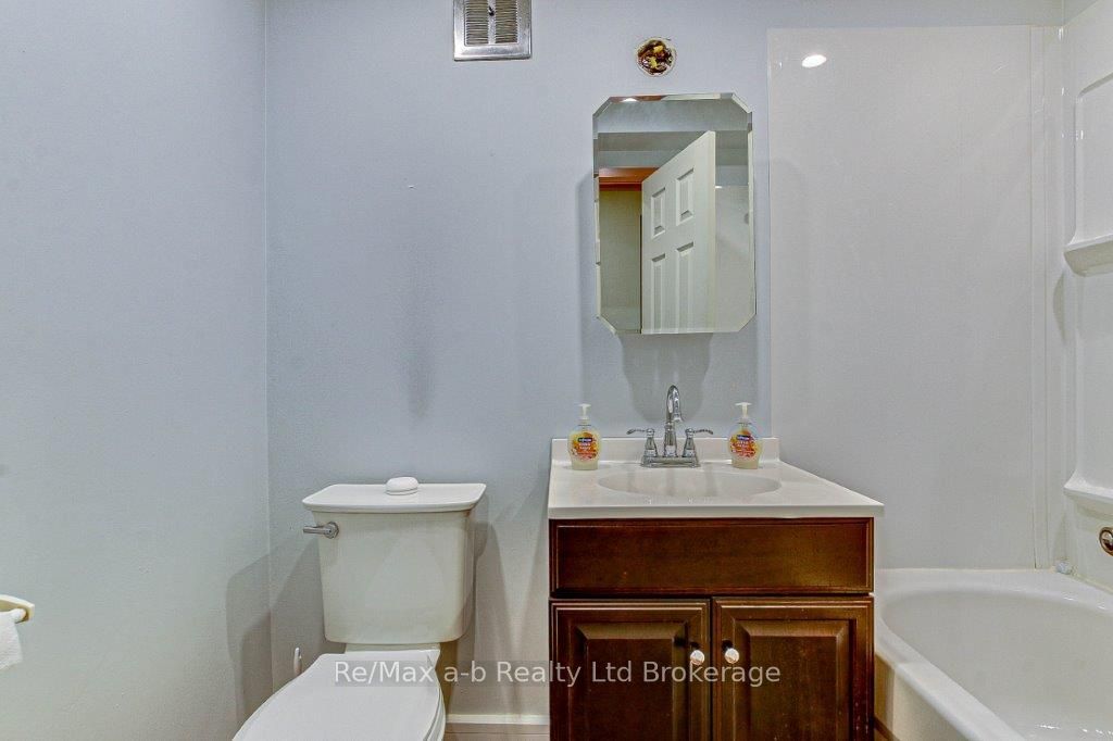 473 Dundas Street Property Photo 17