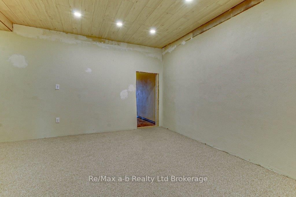 473 Dundas Street Property Photo 21