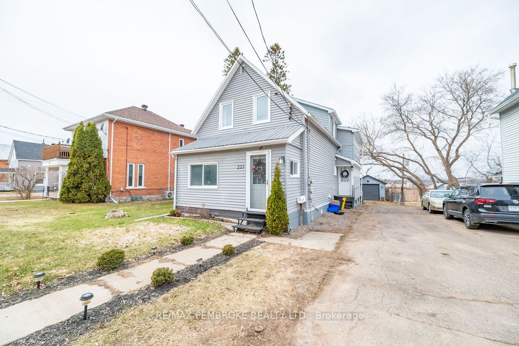 221 Renfrew Street Property Photo