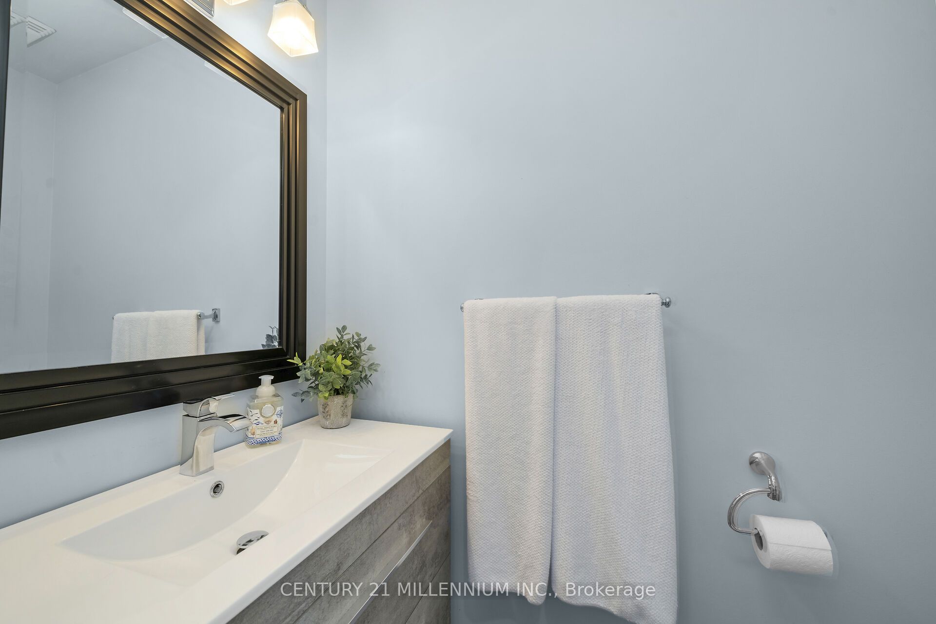 5653 Eighth Line Property Photo 21