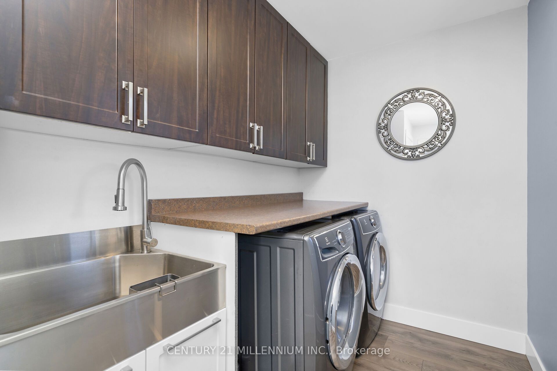 5653 Eighth Line Property Photo 22