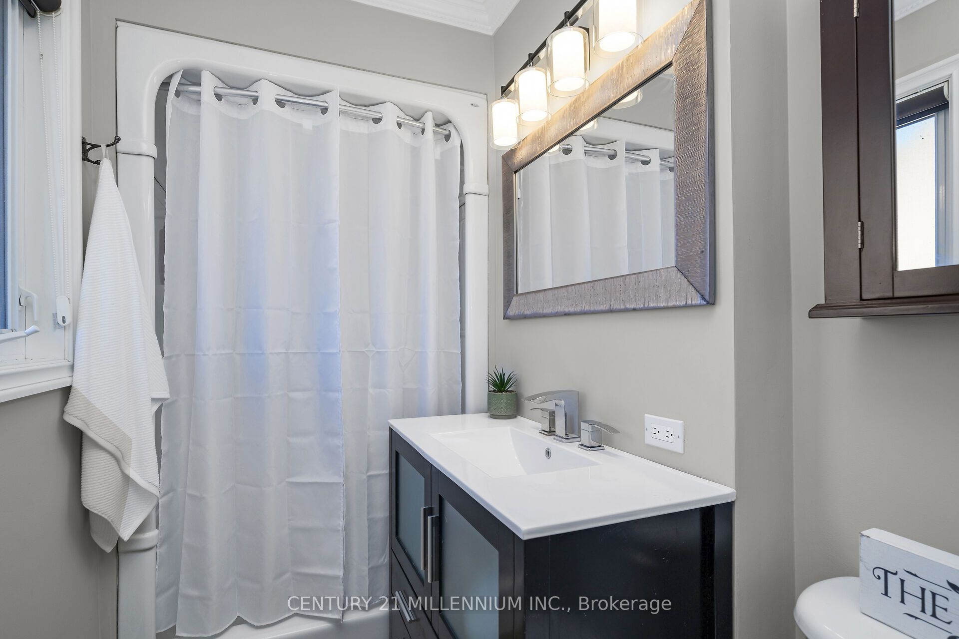 5653 Eighth Line Property Photo 26