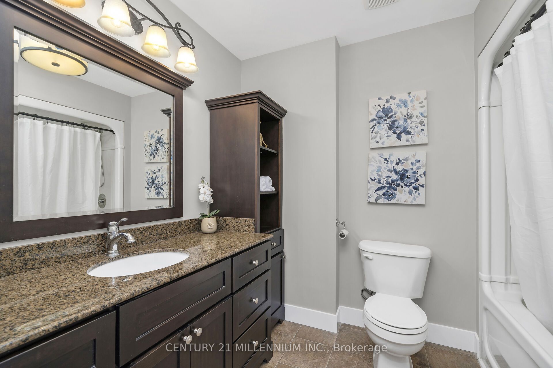 5653 Eighth Line Property Photo 30