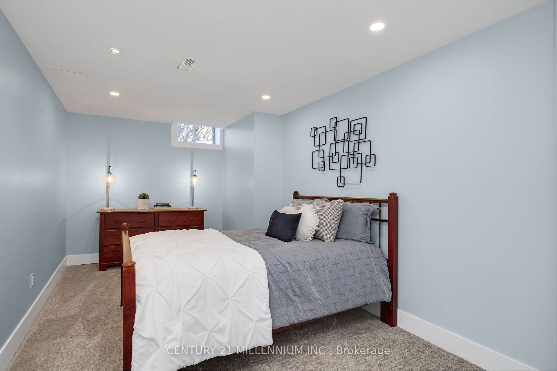 5653 Eighth Line Property Photo 34
