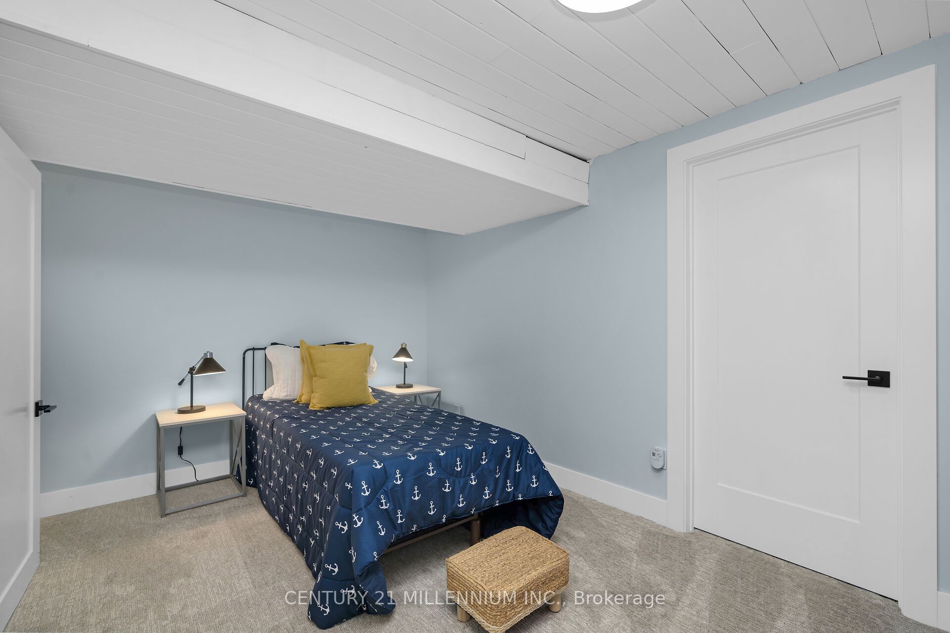 5653 Eighth Line Property Photo 35