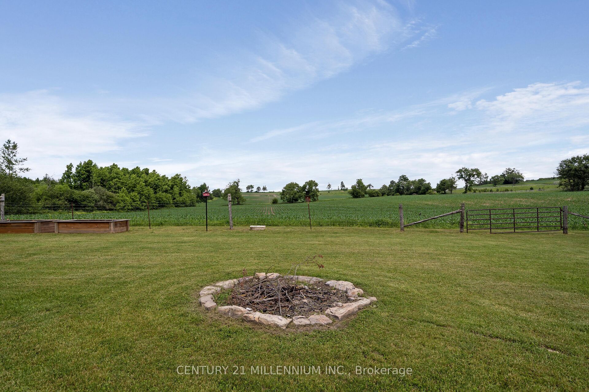 5653 Eighth Line Property Photo 39