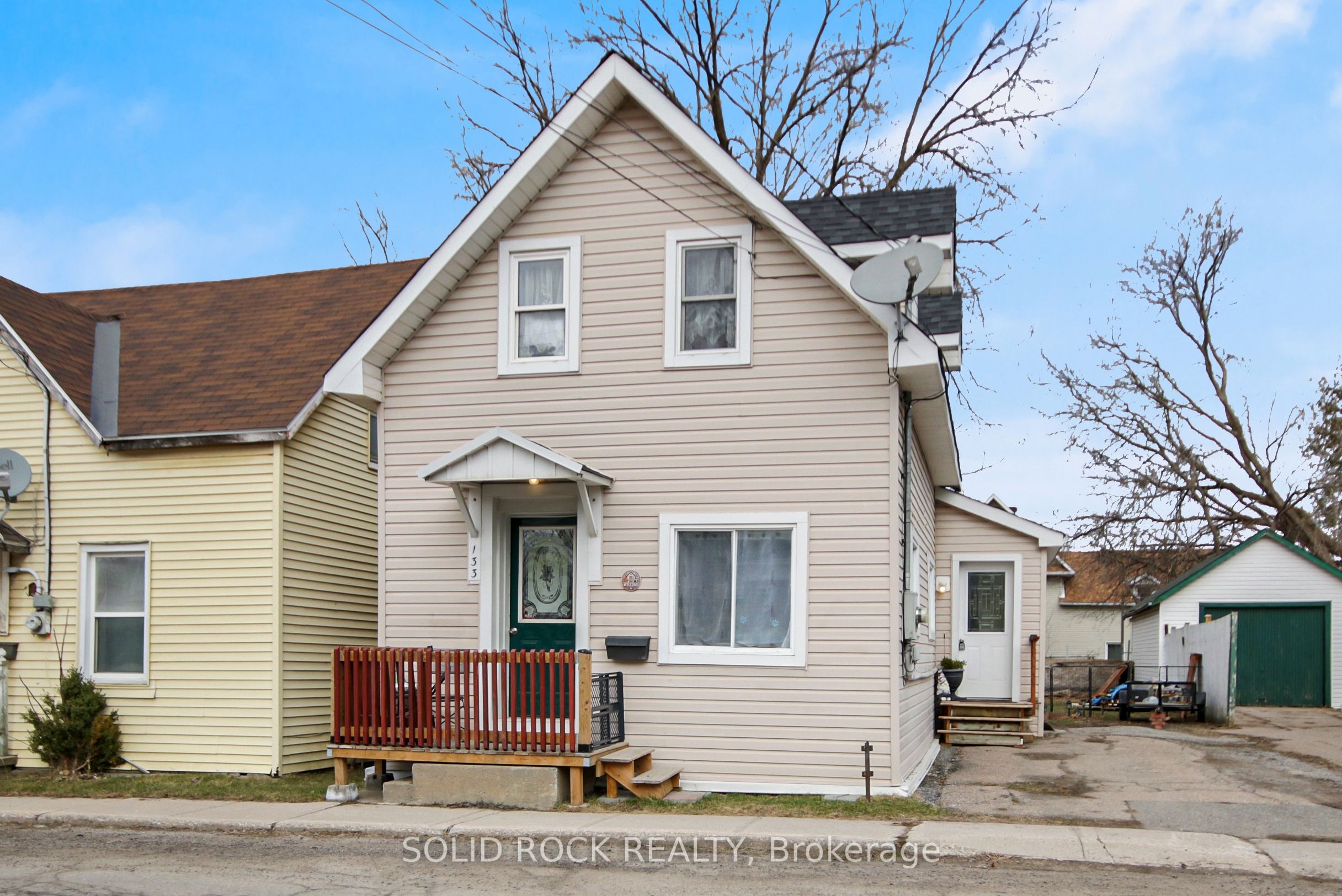 133 Bonnechere St S Property Photo