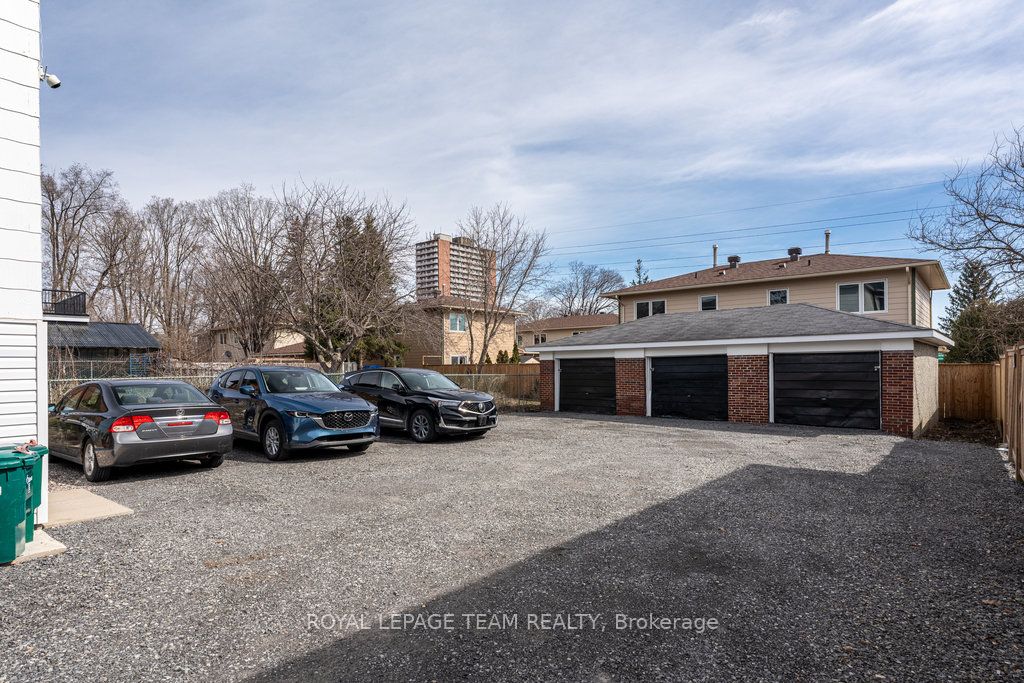 663 Tweedsmuir Avenue Property Photo 2