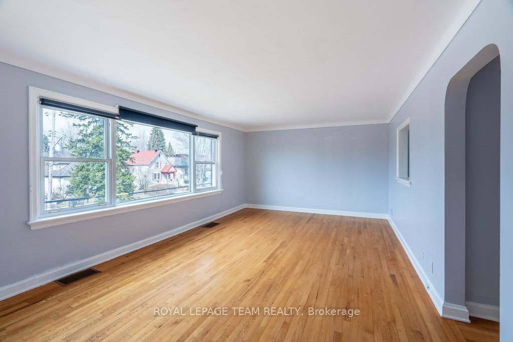 663 Tweedsmuir Avenue Property Photo 5