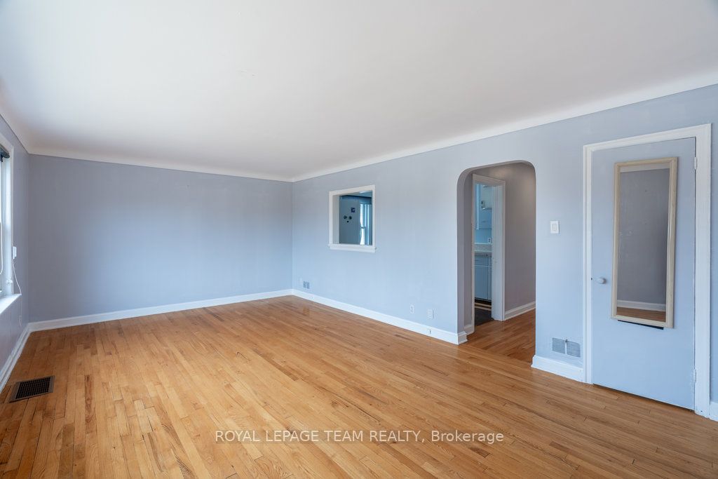 663 Tweedsmuir Avenue Property Photo 6